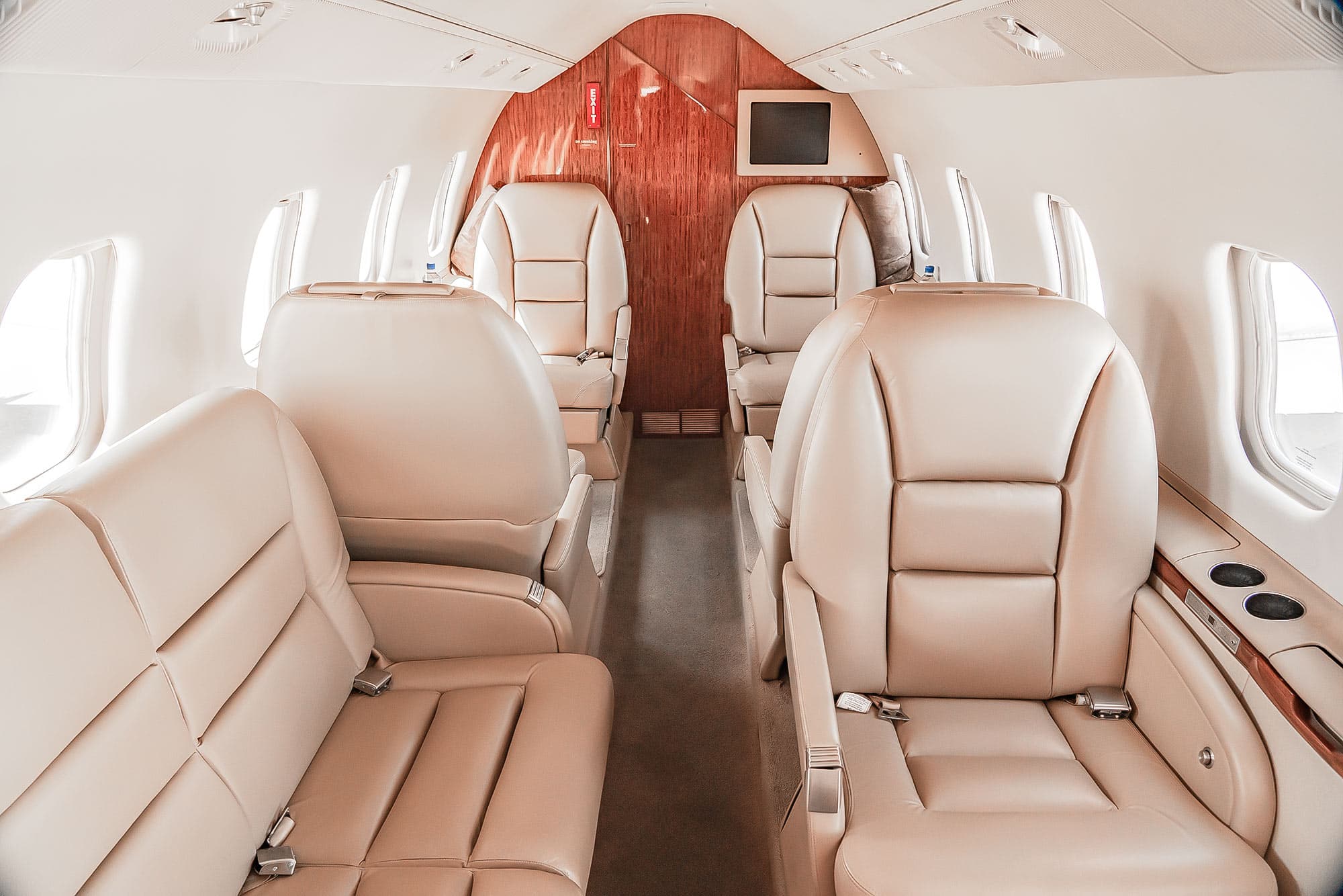 Learjet 60 N975LV