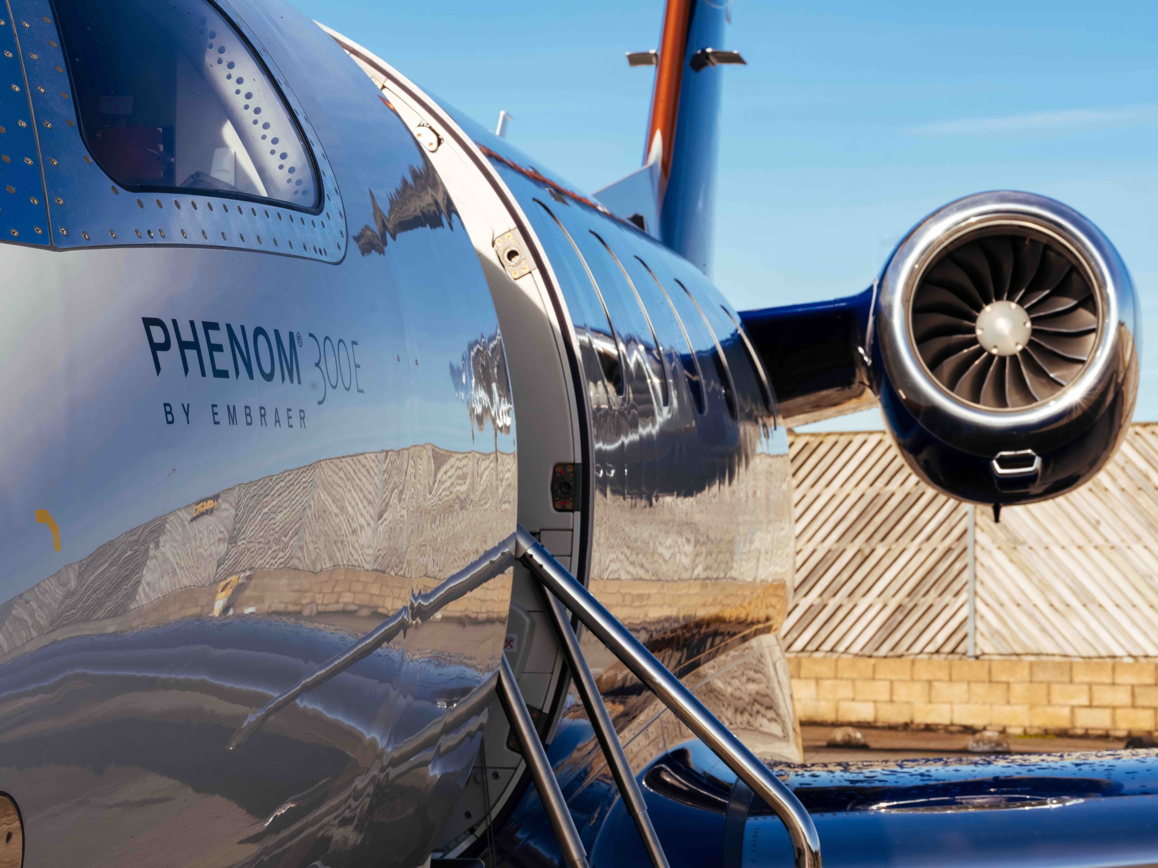 Embraer Phenom 300 2-EMBR