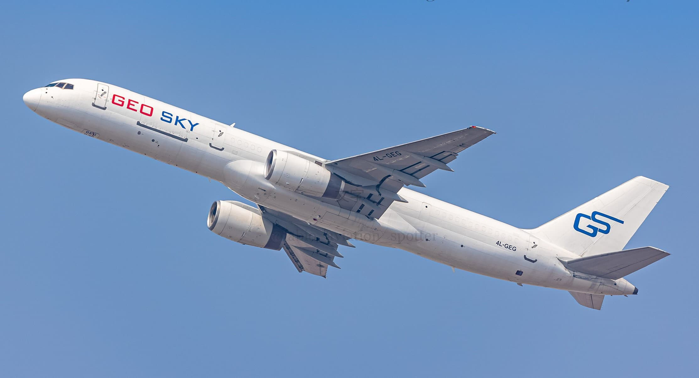 Boeing 757-200 4L-GEG