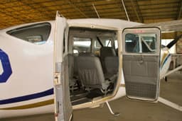 Cessna 207 5H-ARD