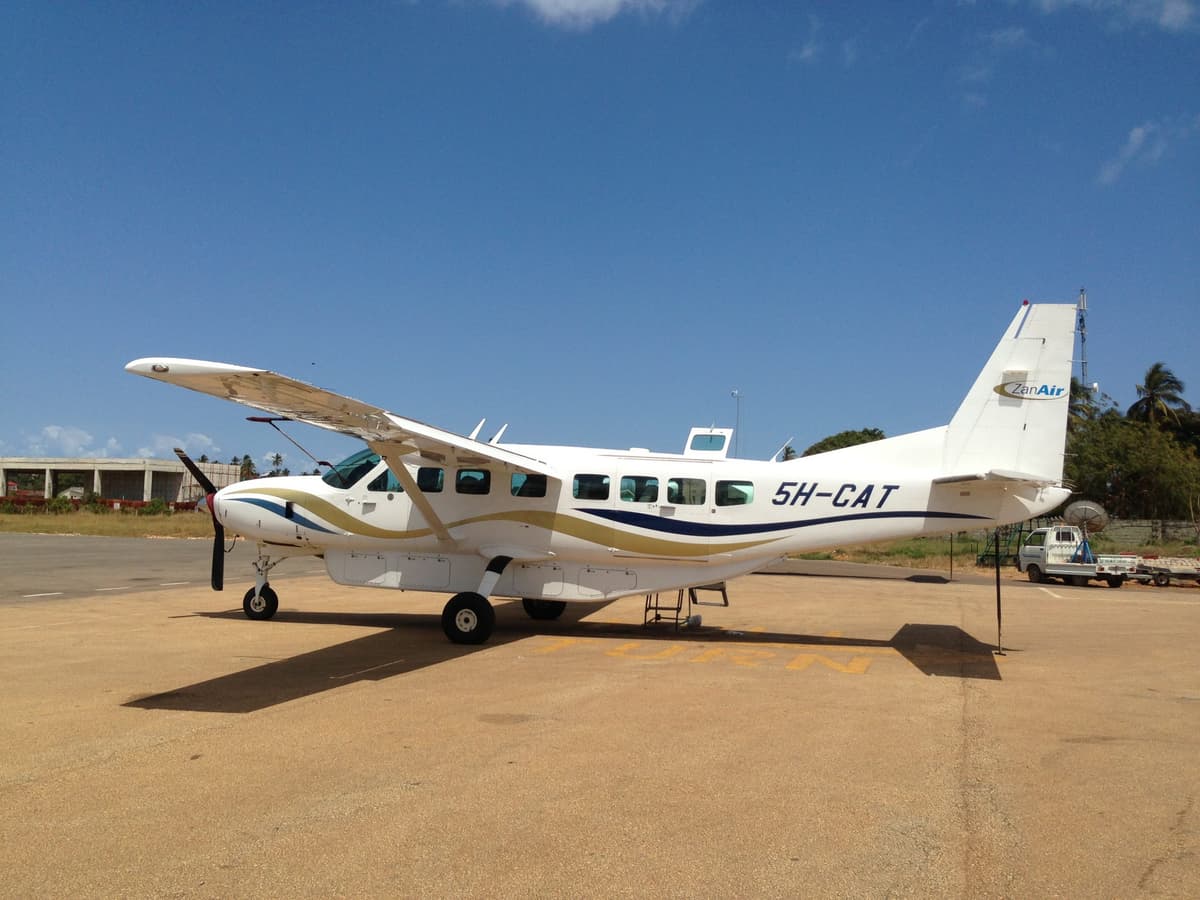 Cessna 208B Grand Caravan 5H-CAT