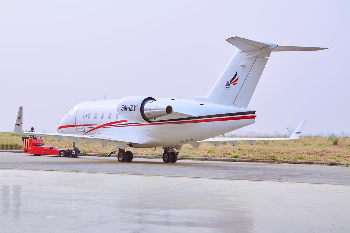 Challenger 604 5N-IZY