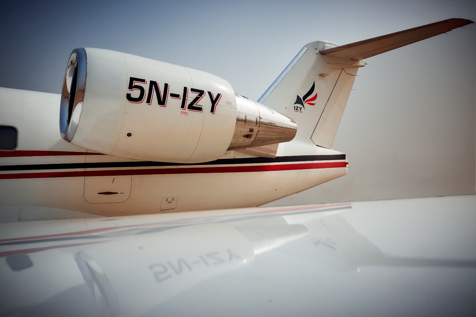 Challenger 604 5N-IZY