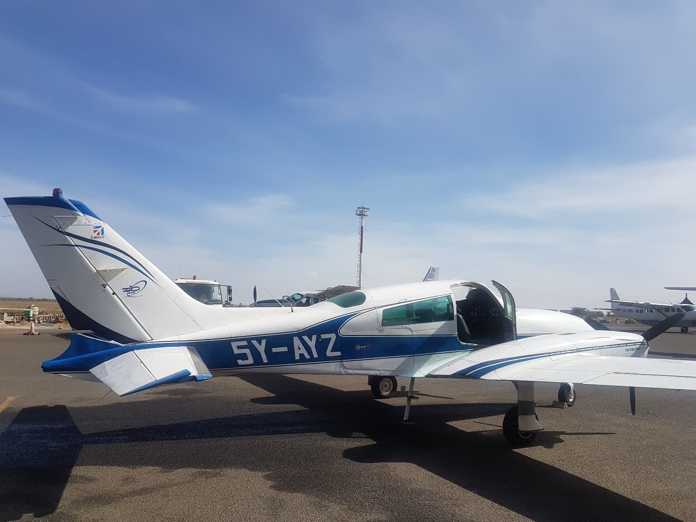 Cessna 310R 5Y-AYZ
