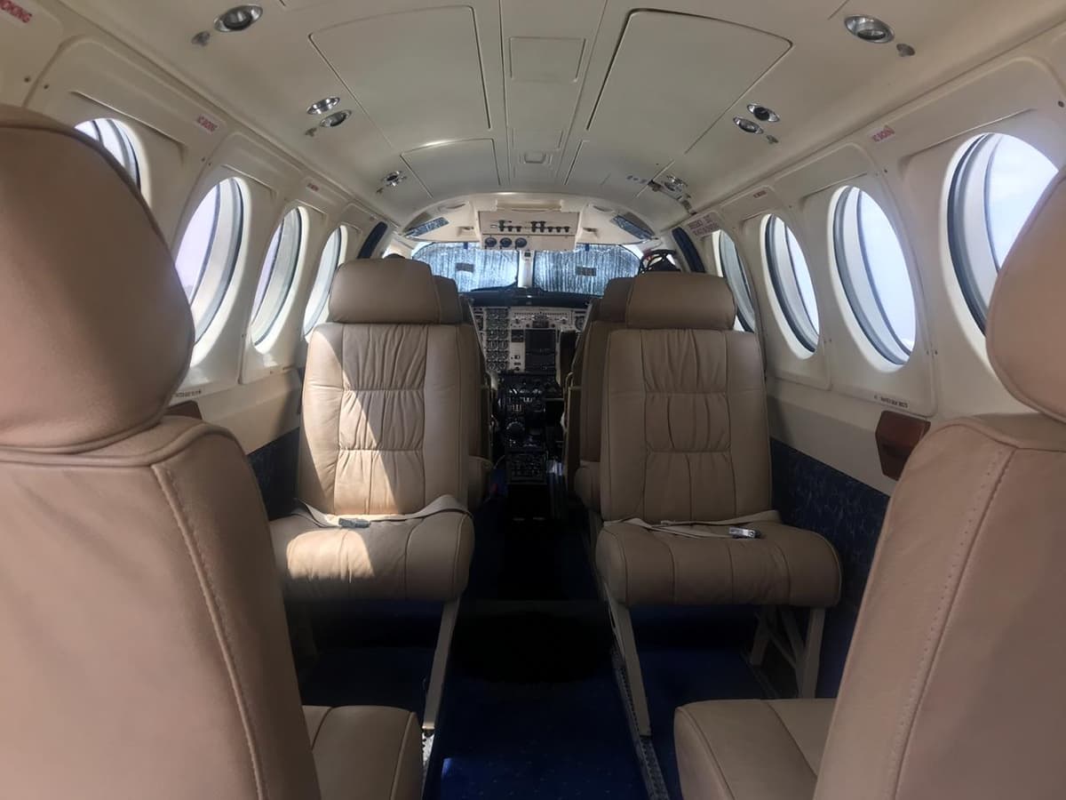 Beechcraft King Air B200 5Y-JJZ