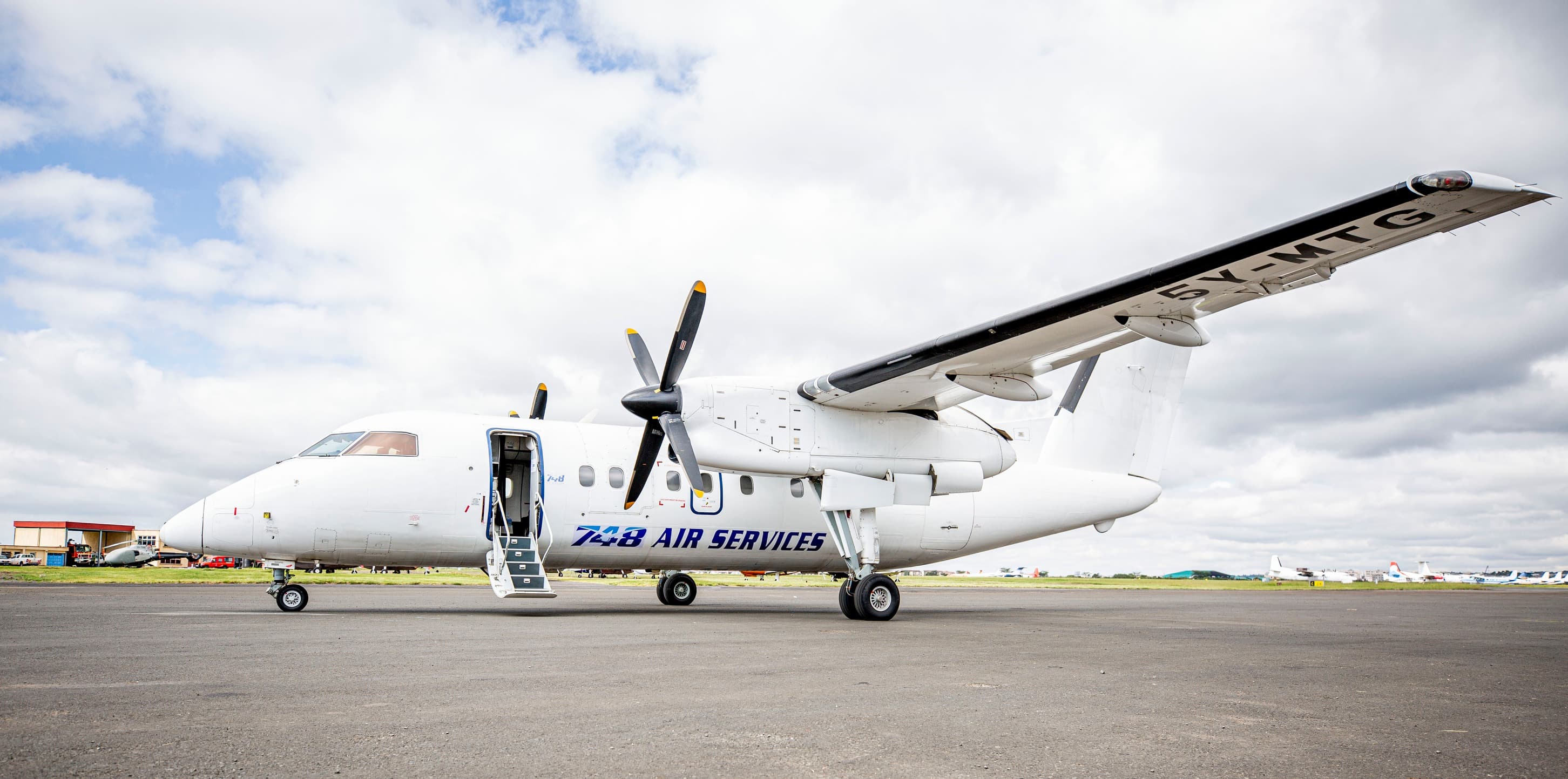 DHC-8-102 5Y-MTG