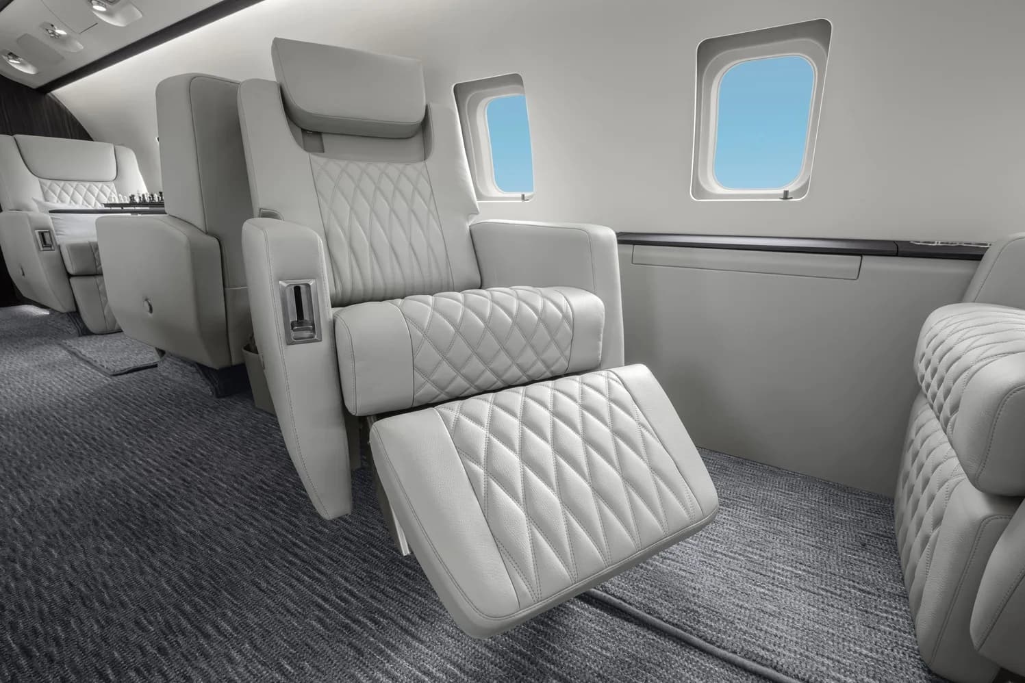 Challenger 850 9H-AMY