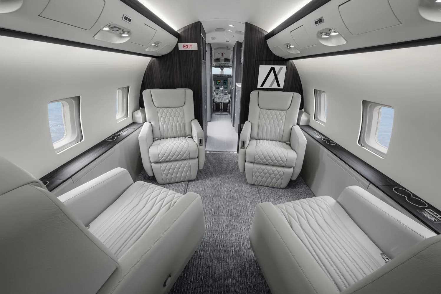 Challenger 850 9H-AMY