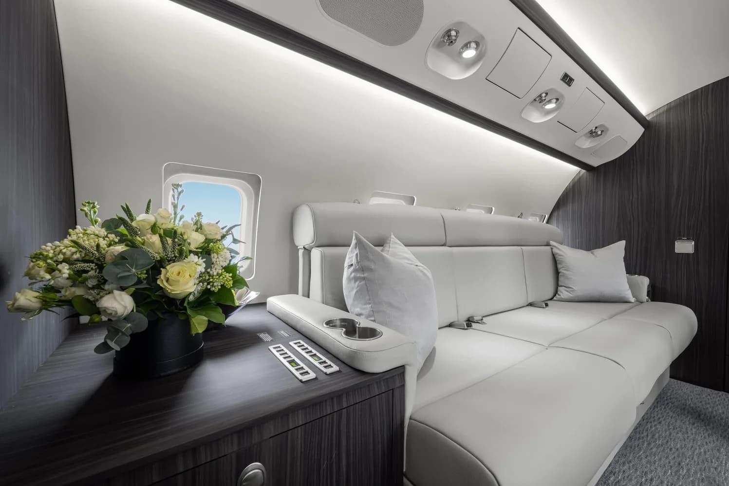 Challenger 850 9H-AMY