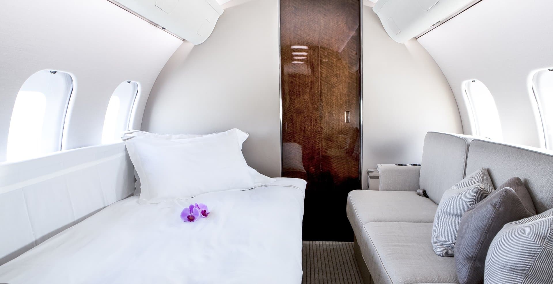 Global 5000 9H-ARE