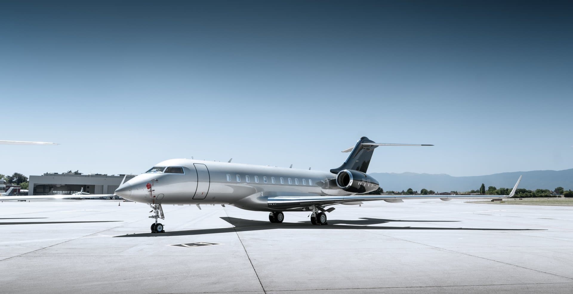 Global 5000 9H-ARE