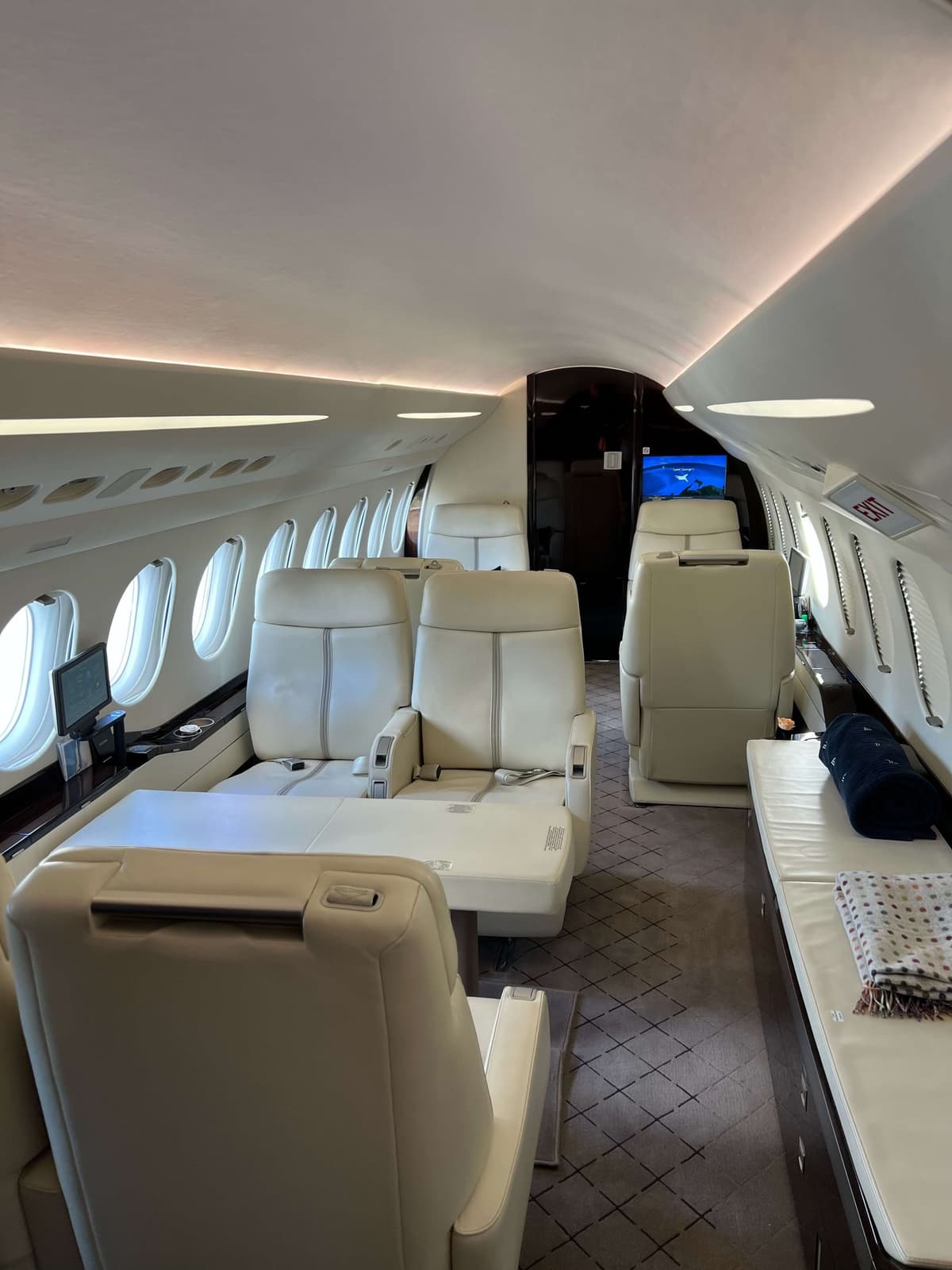 Falcon 7X 9H-BELL