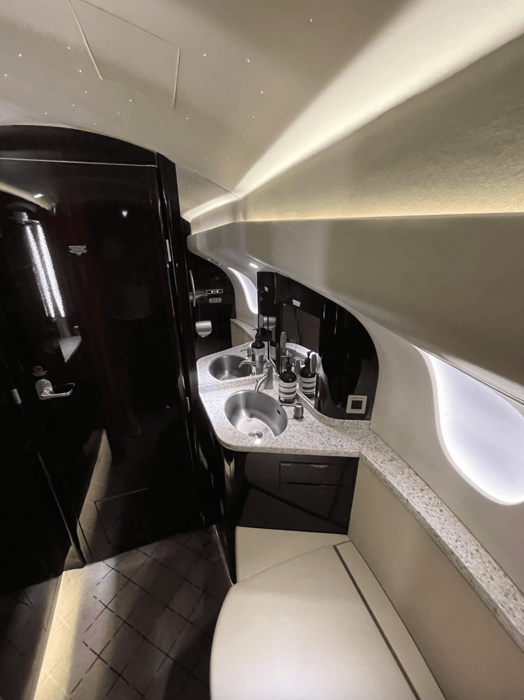 Falcon 7X 9H-BELL