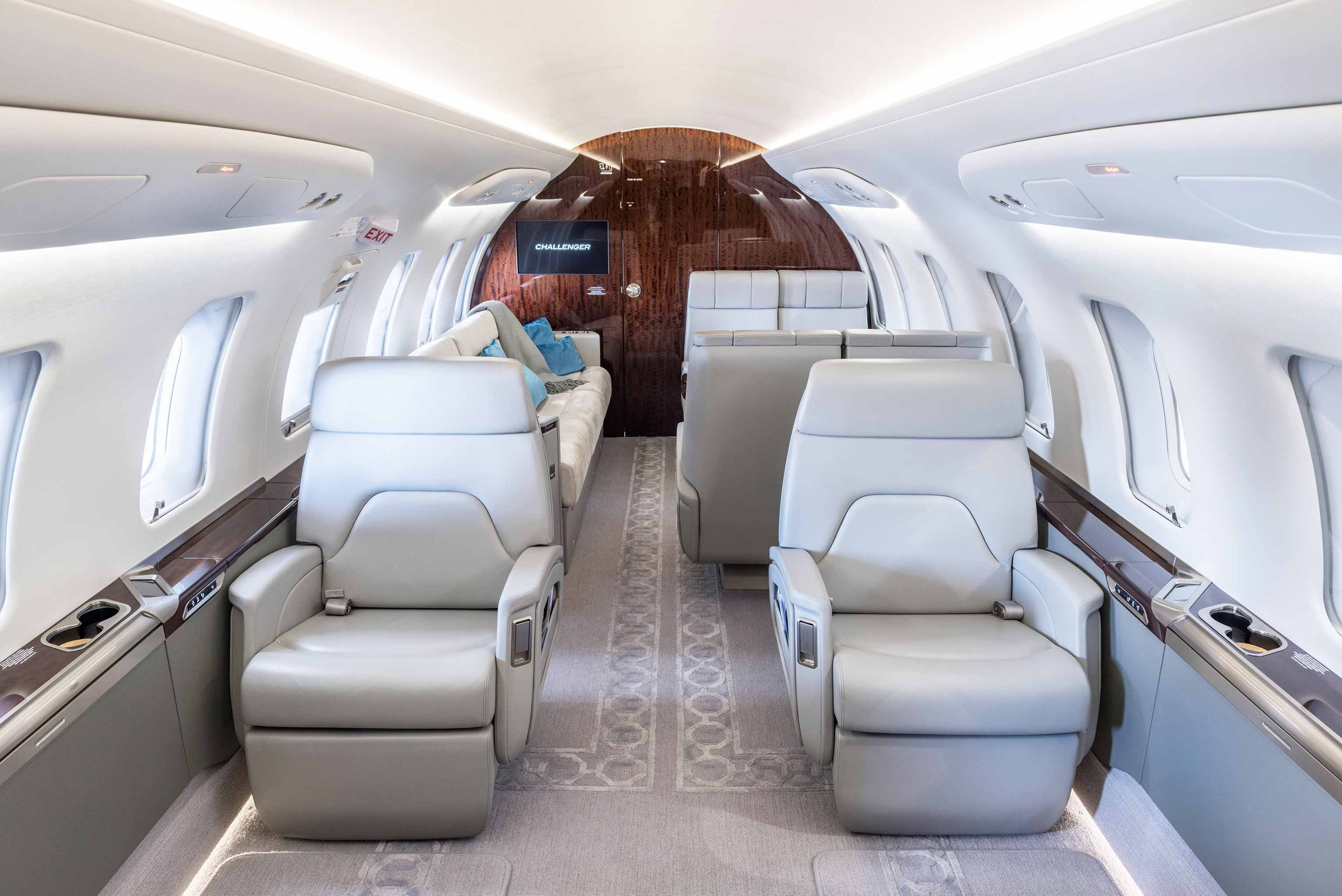 Challenger 650 9H-CCH