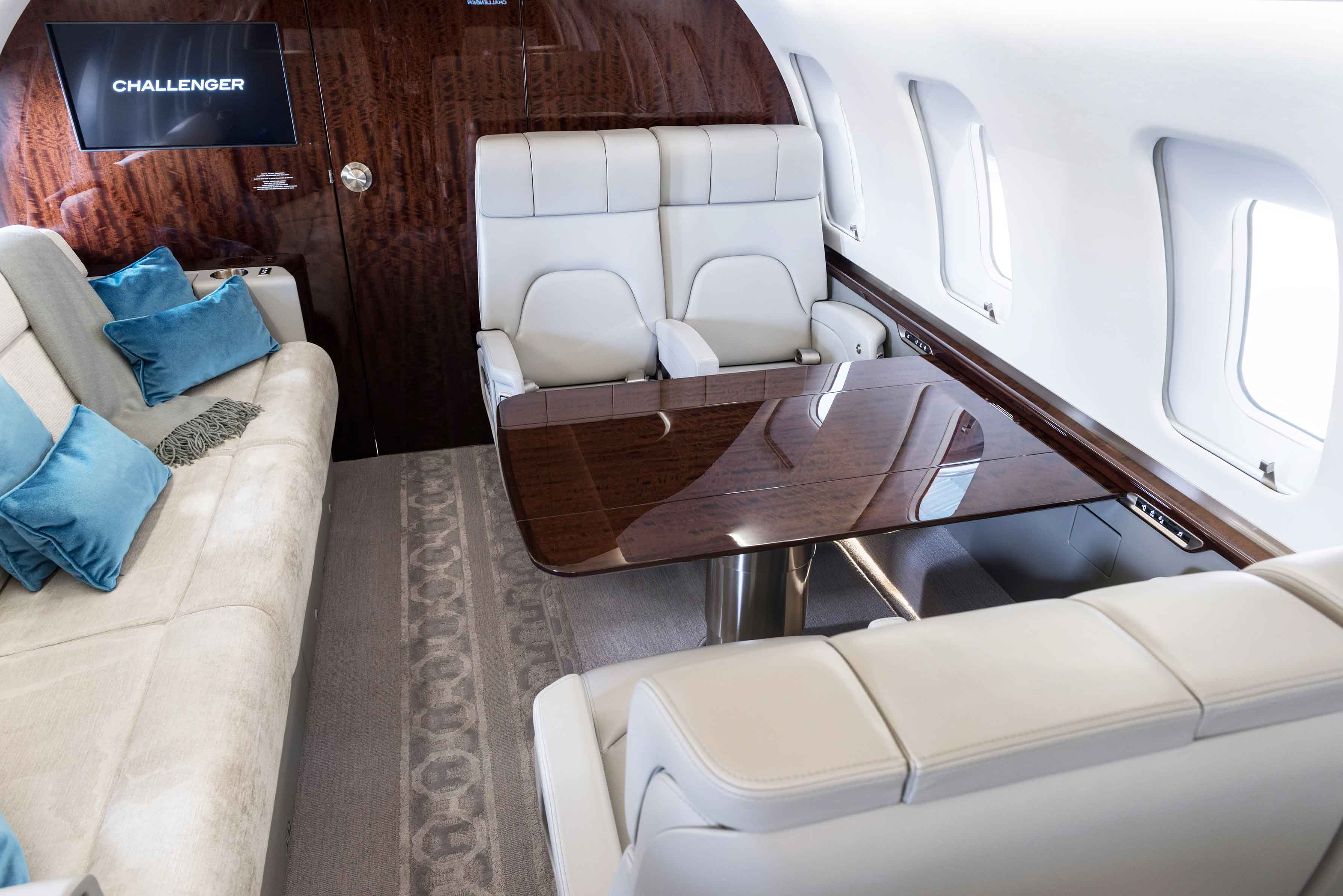 Challenger 650 9H-CCH