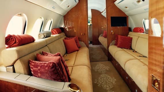 Falcon 8X 9H-GRC