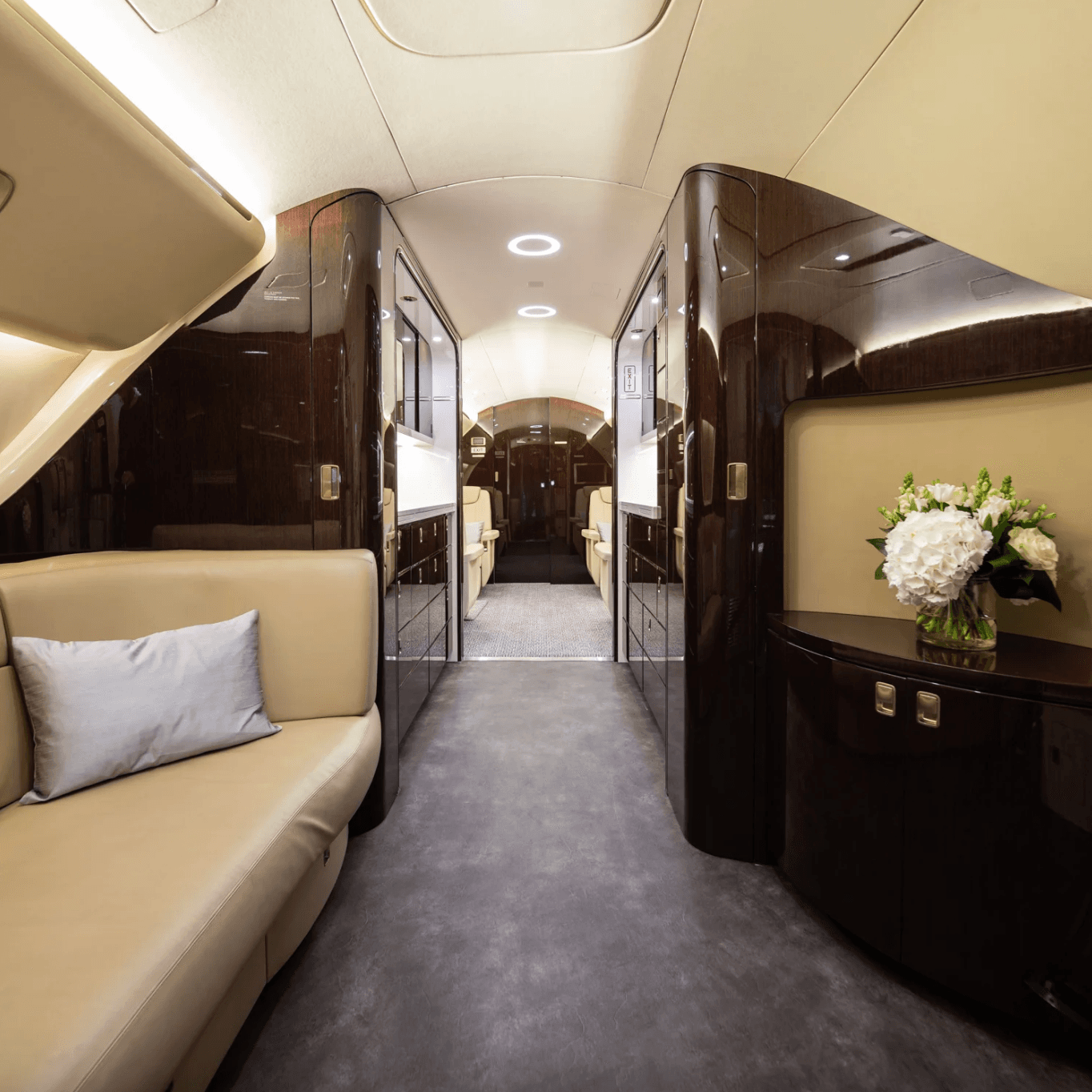 Embraer Lineage 1000 9H-DEE