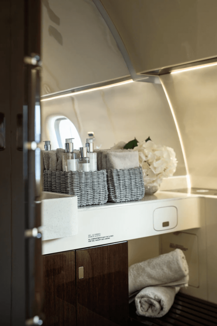 Embraer Lineage 1000 9H-DEE