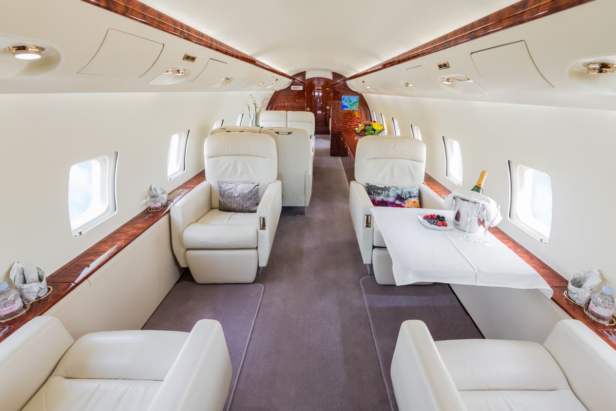 Challenger 850 9H-DOM