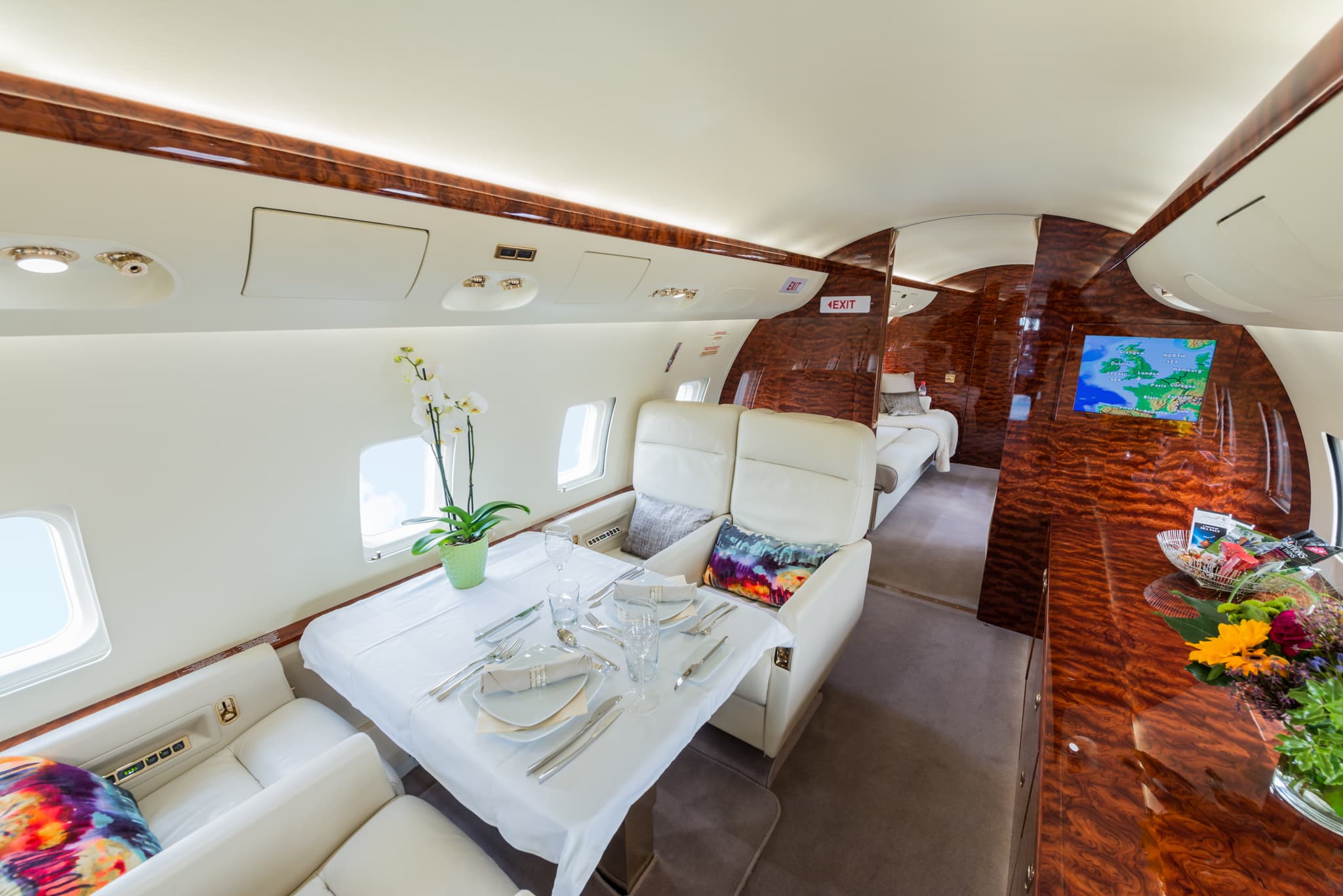 Challenger 850 9H-DOM