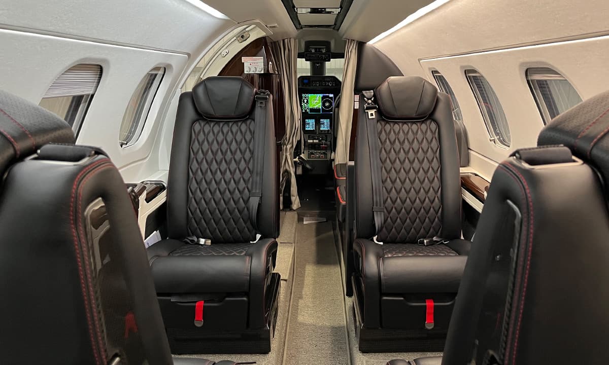 Embraer Phenom 300E 9H-EMB