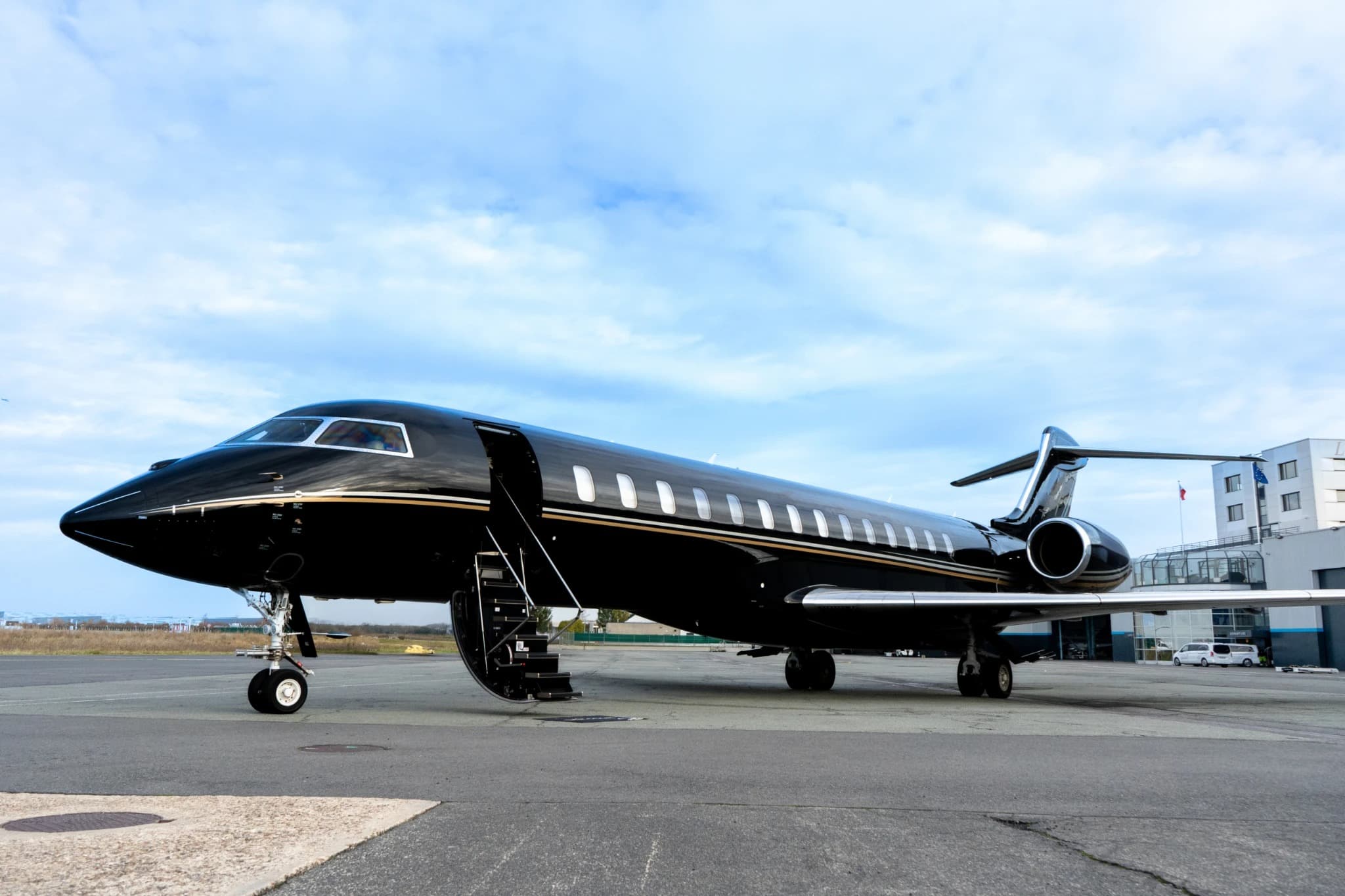 Global 7500 9H-MAX