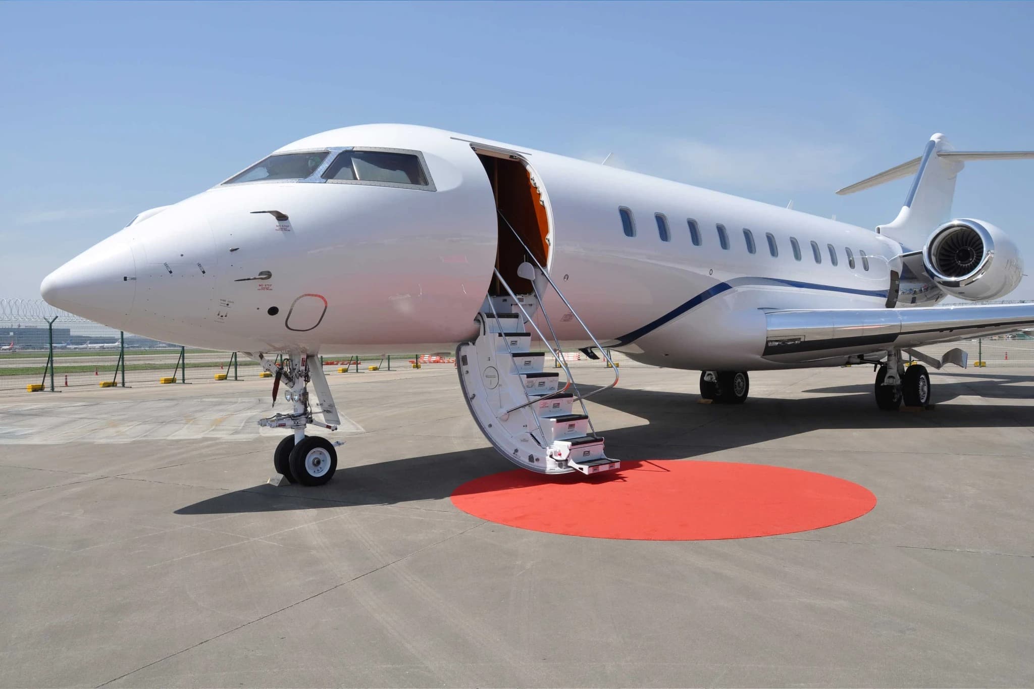 Global 5000 9H-ONE