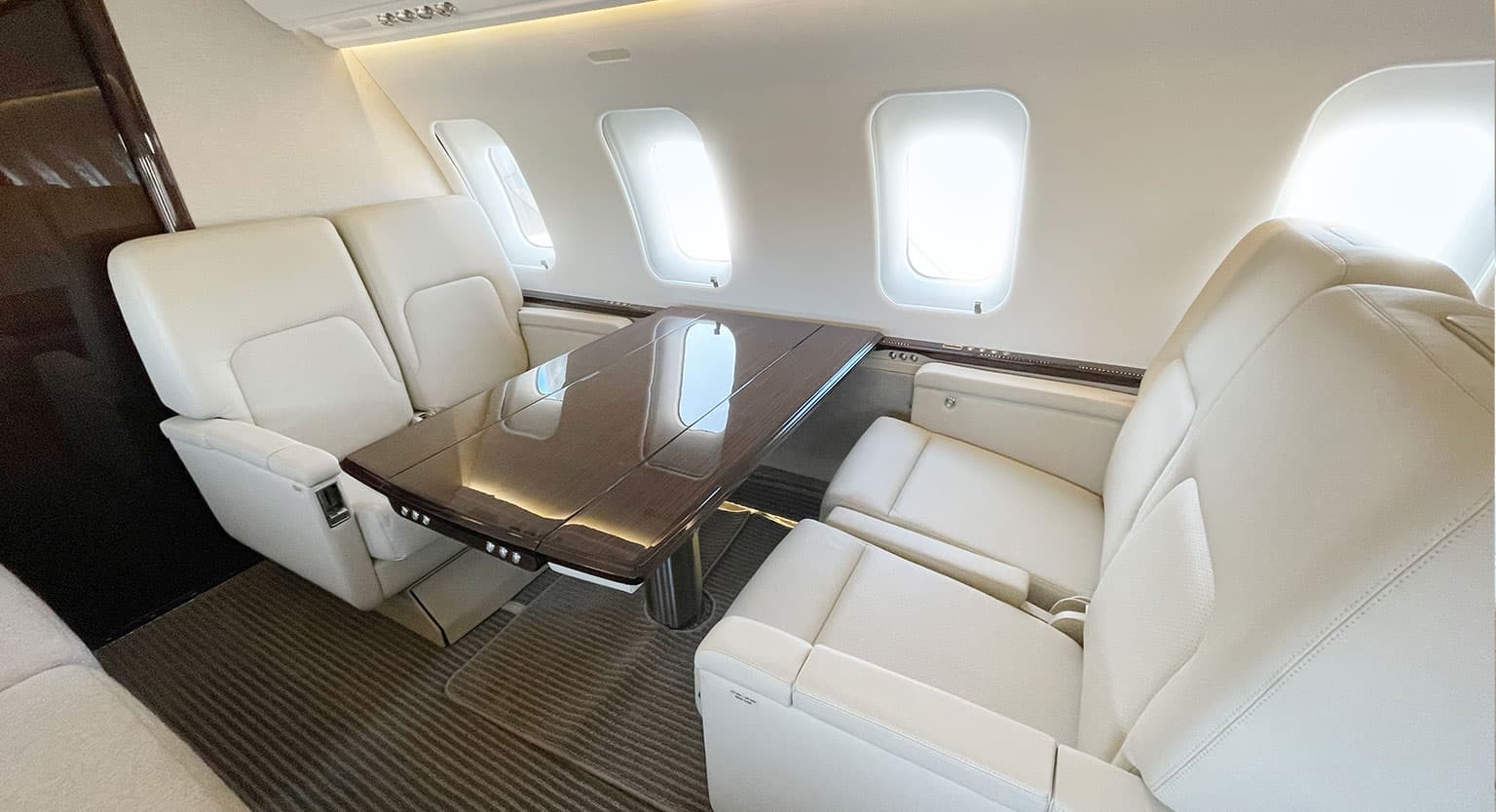 Challenger 605 9H-VFN