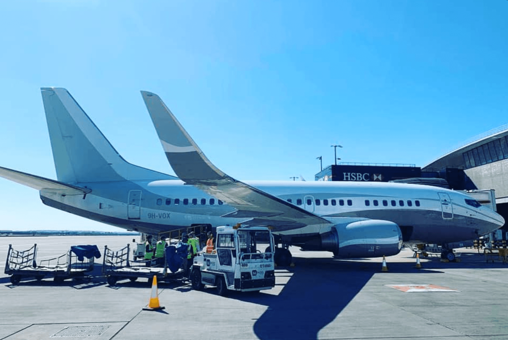 Boeing 737-500 9H-VOX