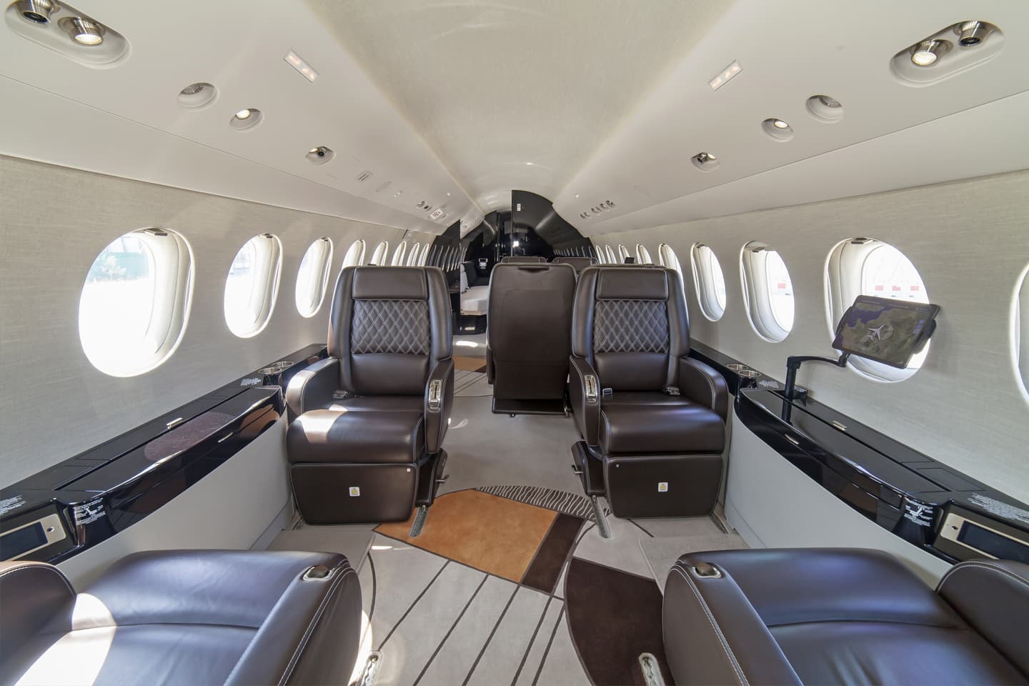 Falcon 7X 9H-VSLK