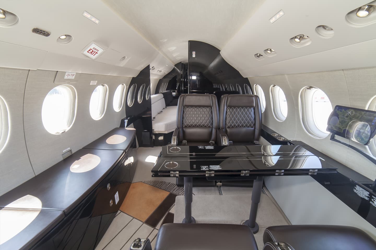 Falcon 7X 9H-VSLK