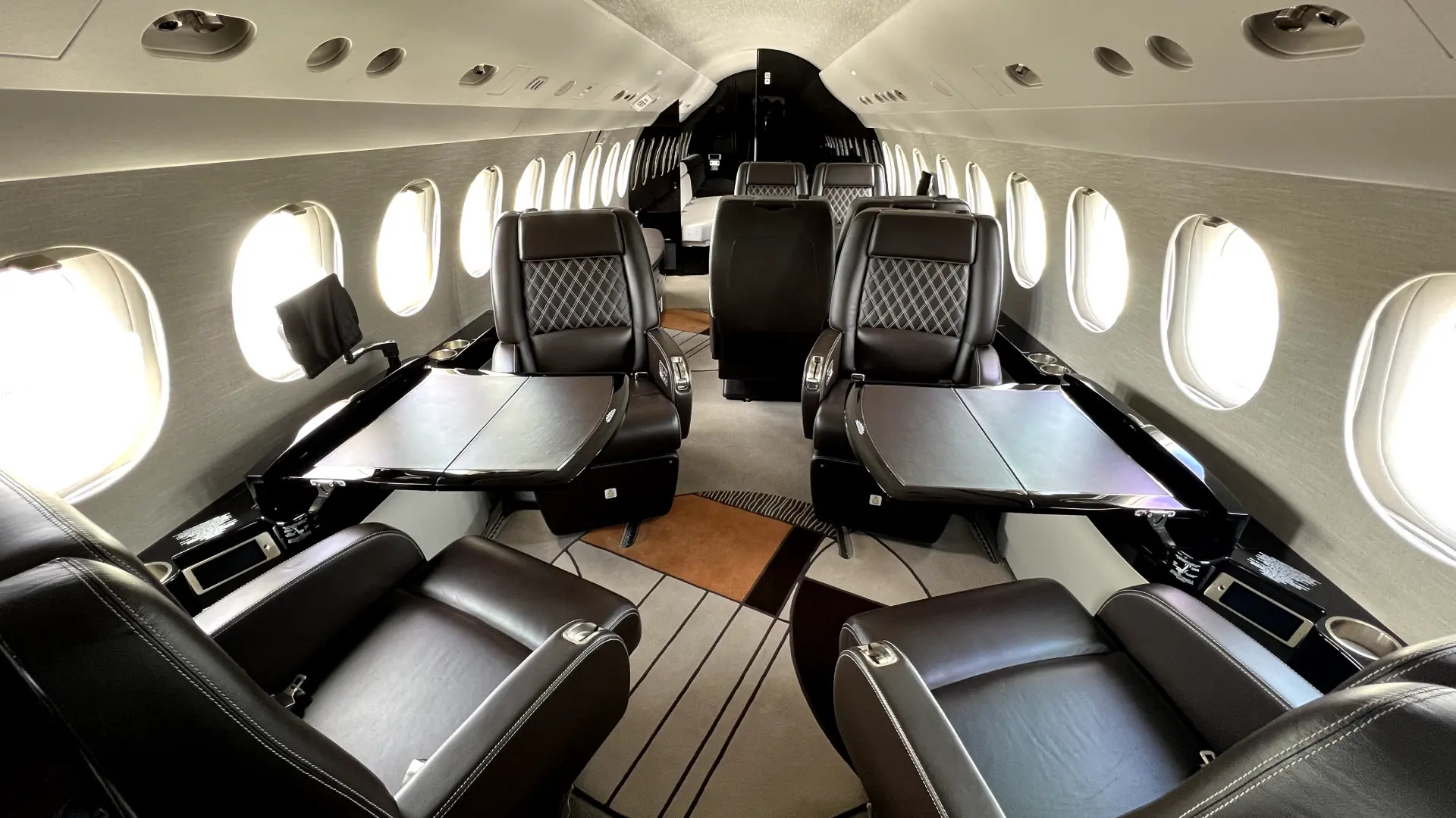 Falcon 7X 9H-VSLK