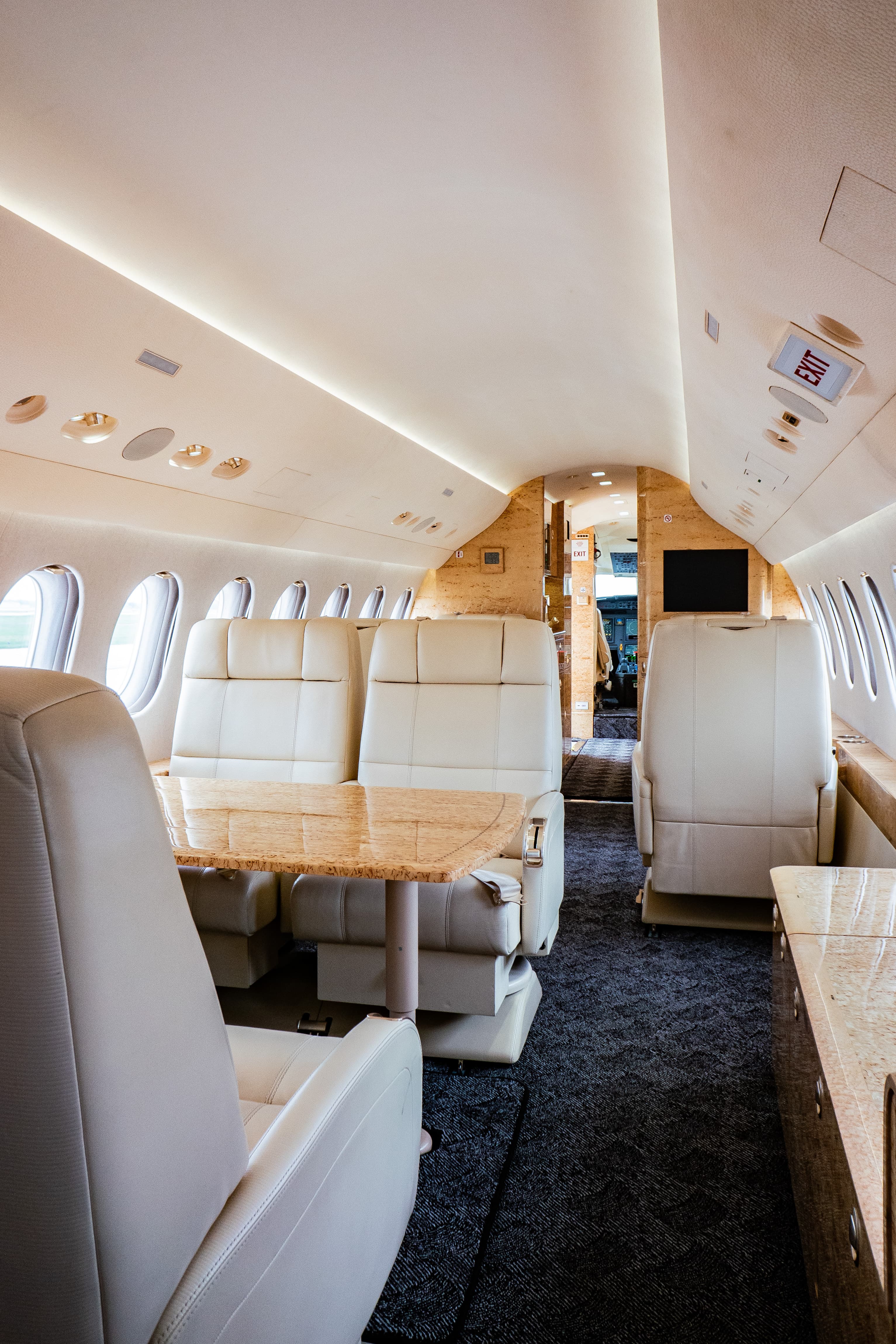 Falcon 7X 9H-XONE