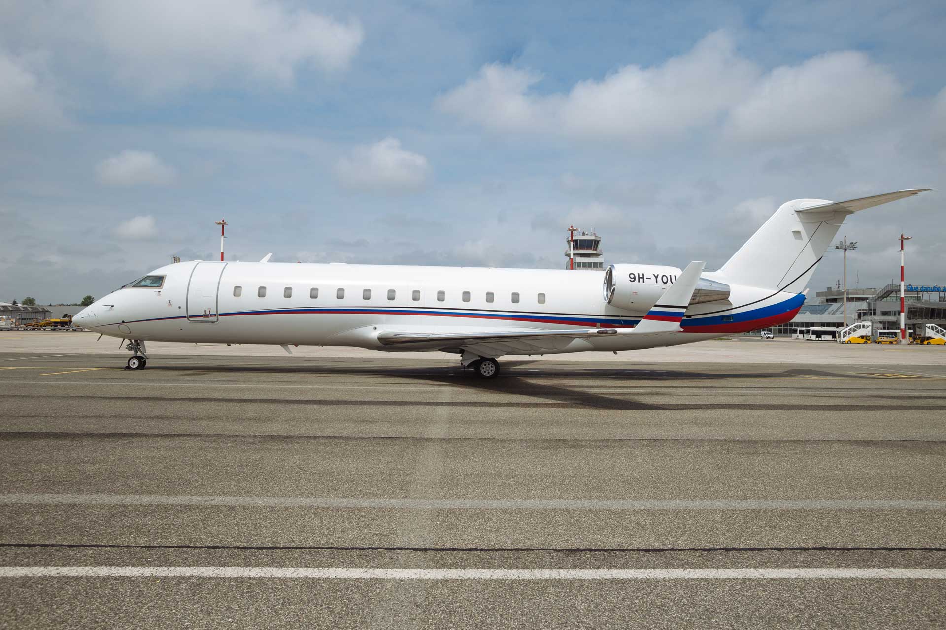 Challenger 850 9H-YOU