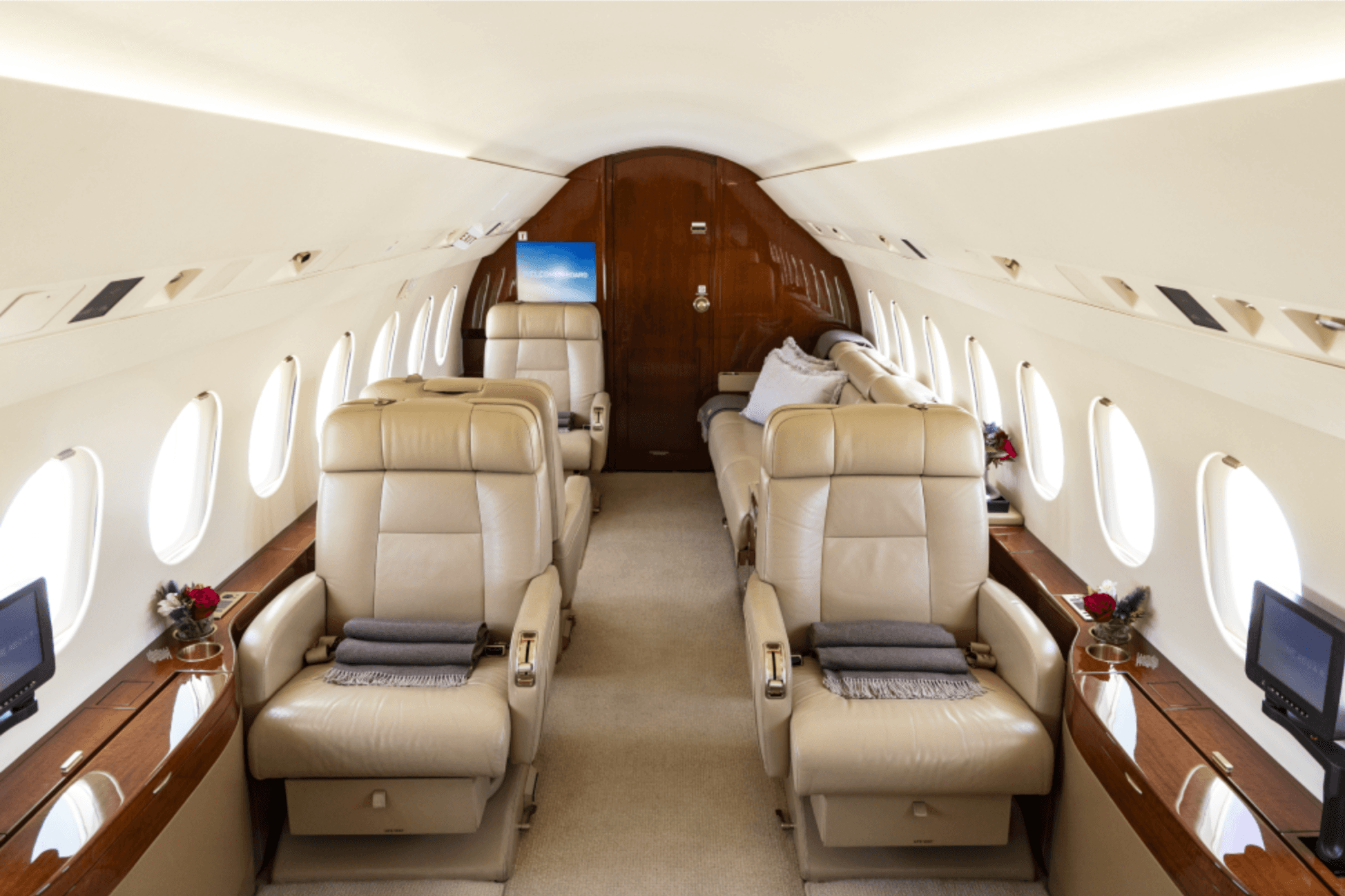 Falcon 2000LX OE-HHS
