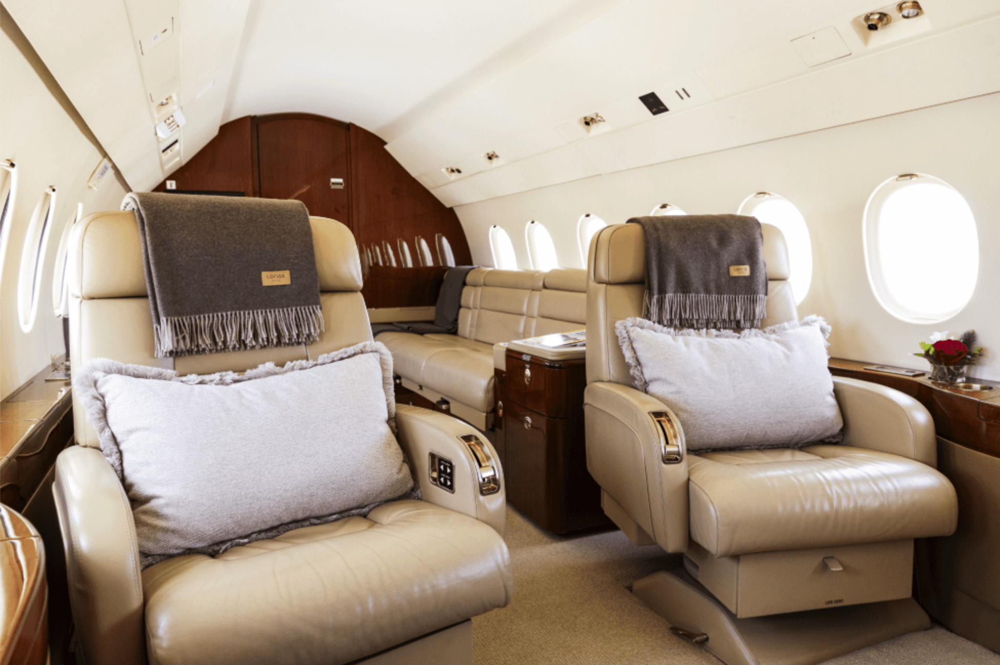 Falcon 2000LX OE-HHS