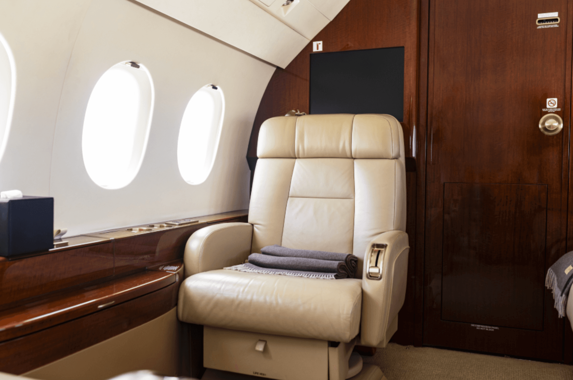 Falcon 2000LX OE-HHS