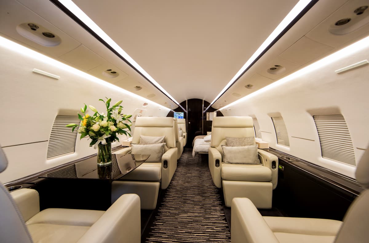 Challenger 604 A6-RAS