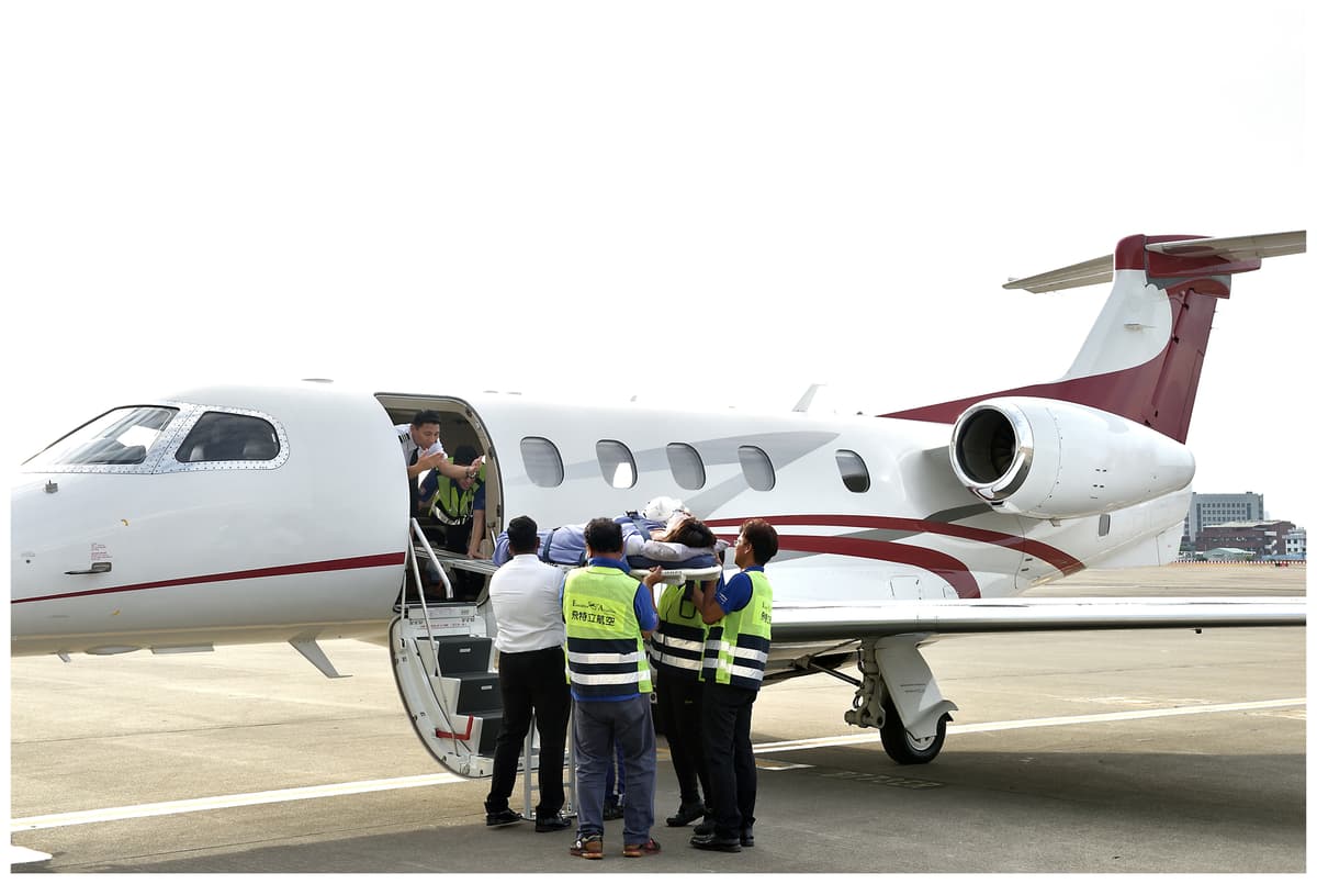 Embraer Phenom 300 B-95119