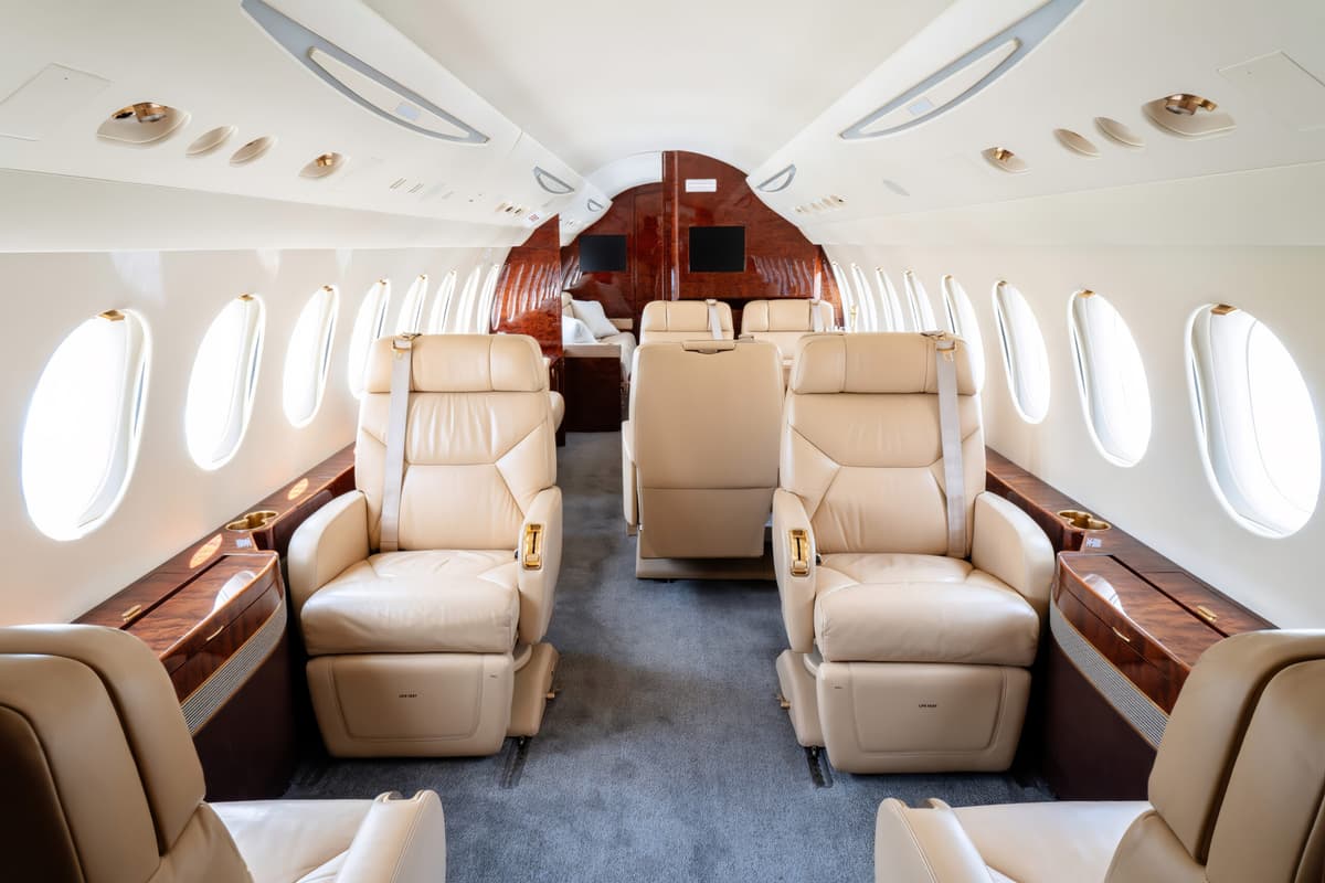 Falcon 7X C-FAWZ