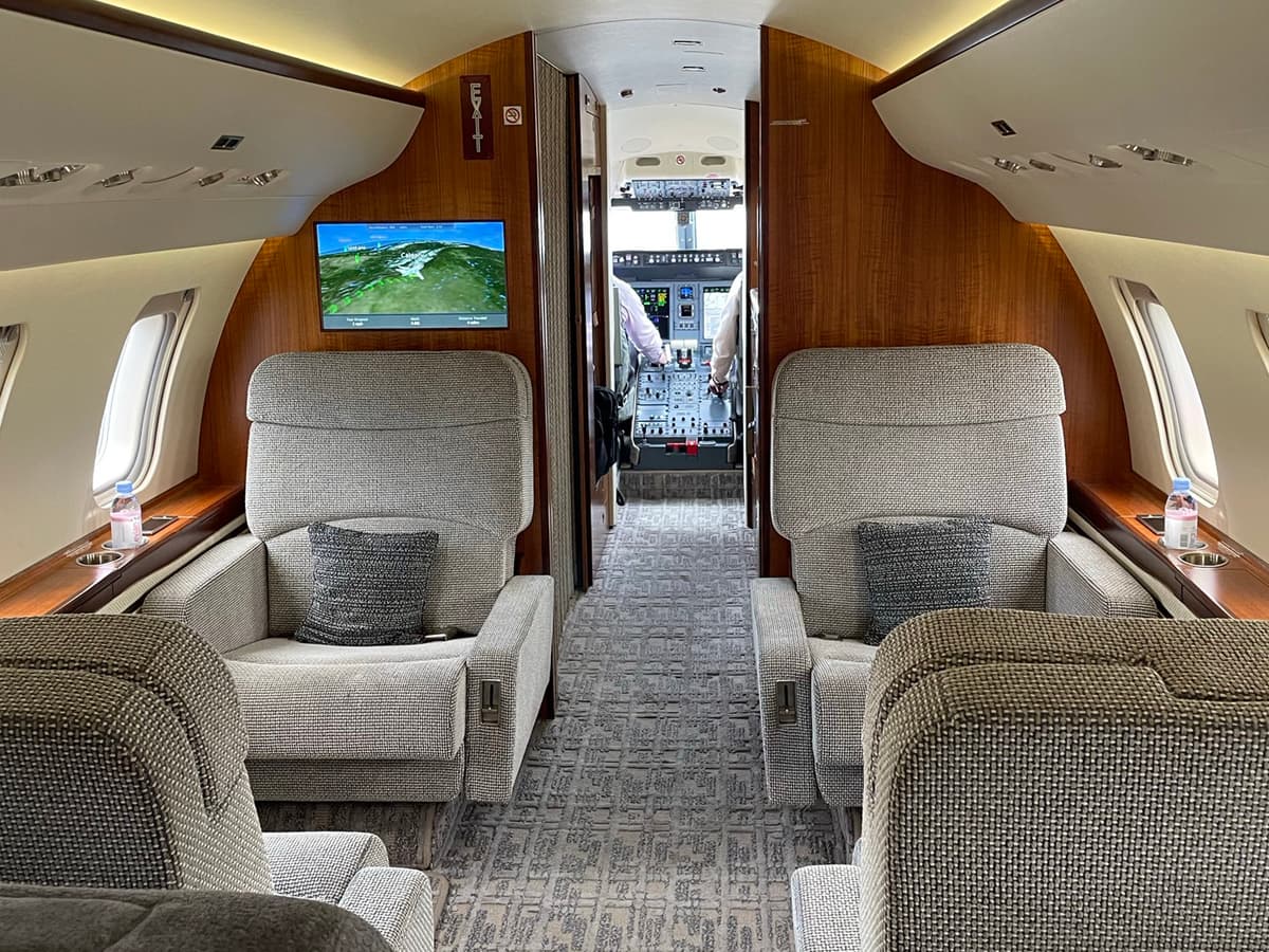 Challenger 605 C-FBJF