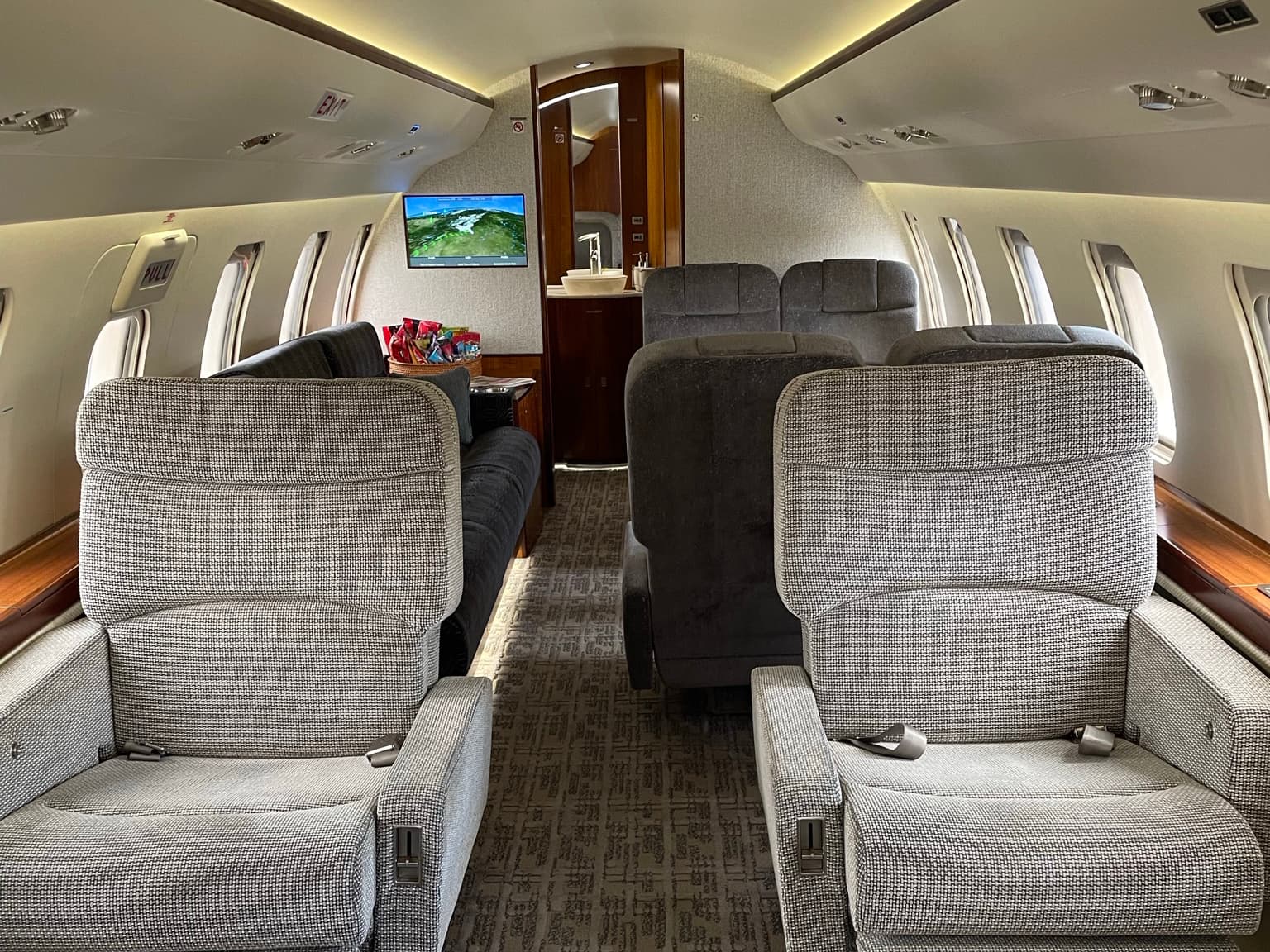 Challenger 605 C-FBJF
