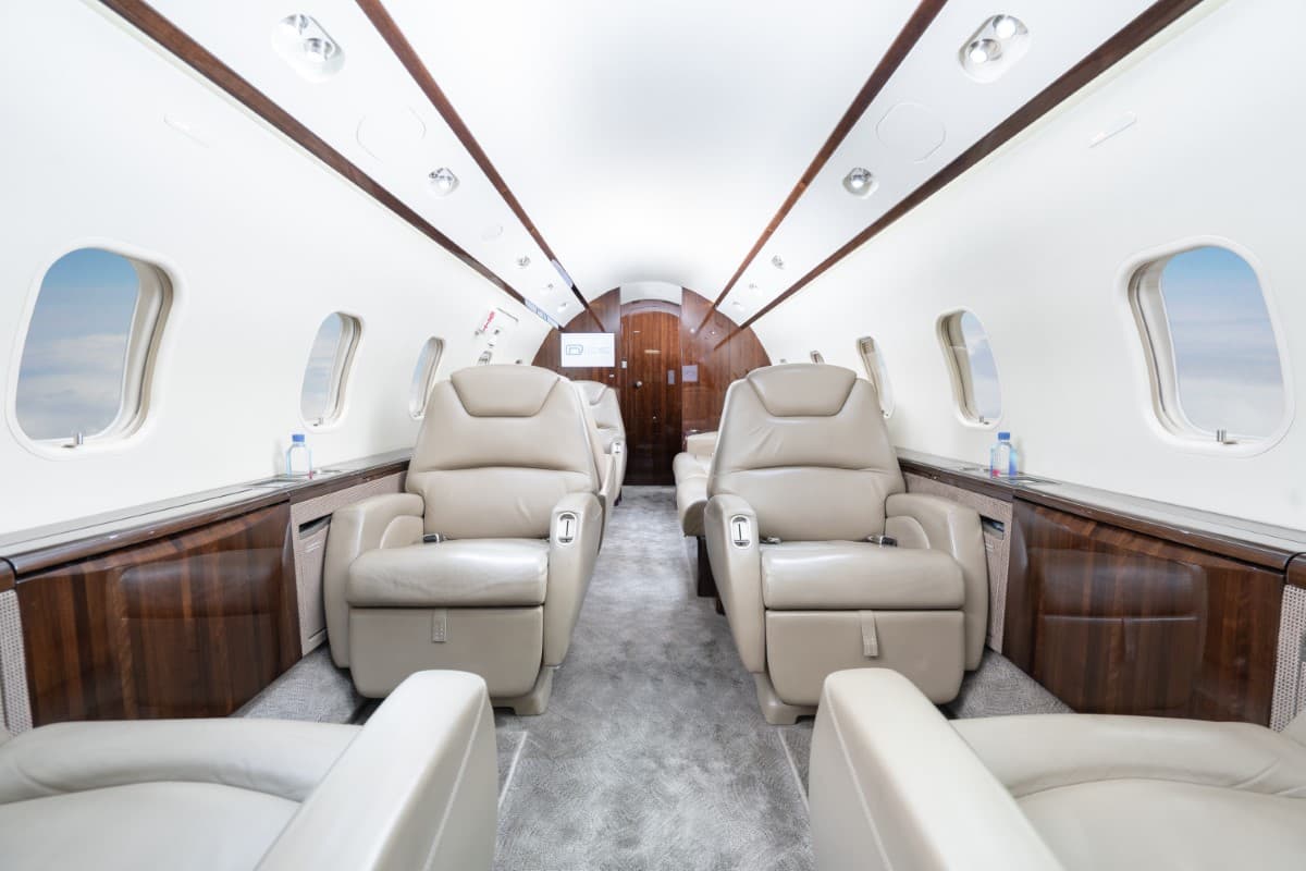 Challenger 300 C-FGGF