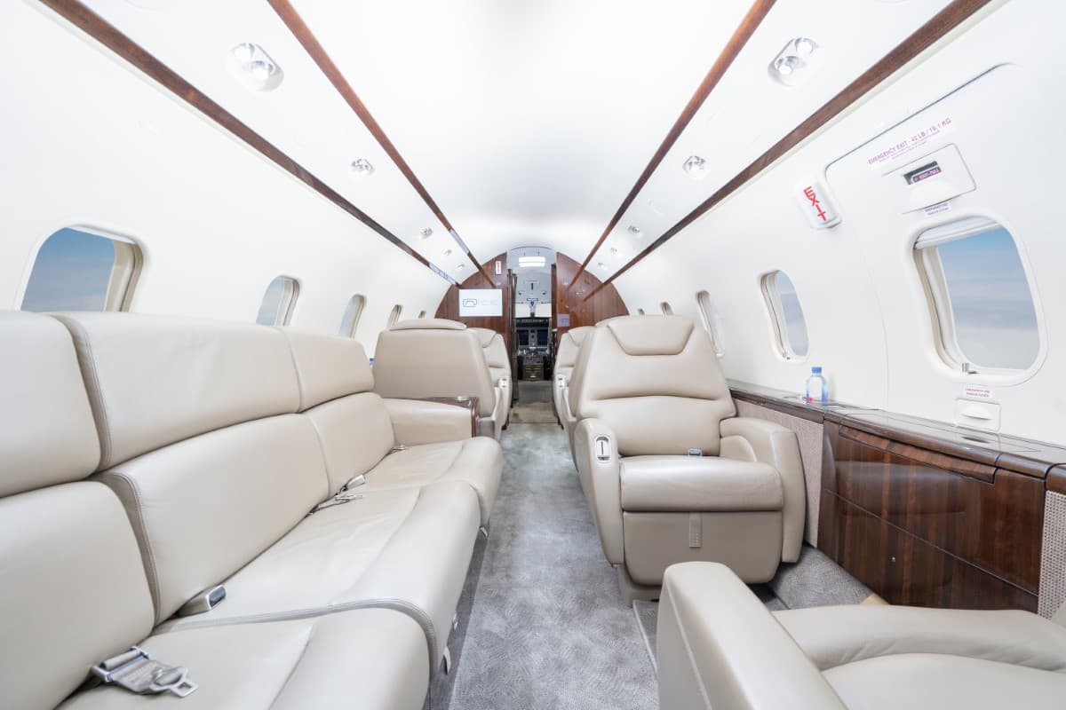 Challenger 300 C-FGGF