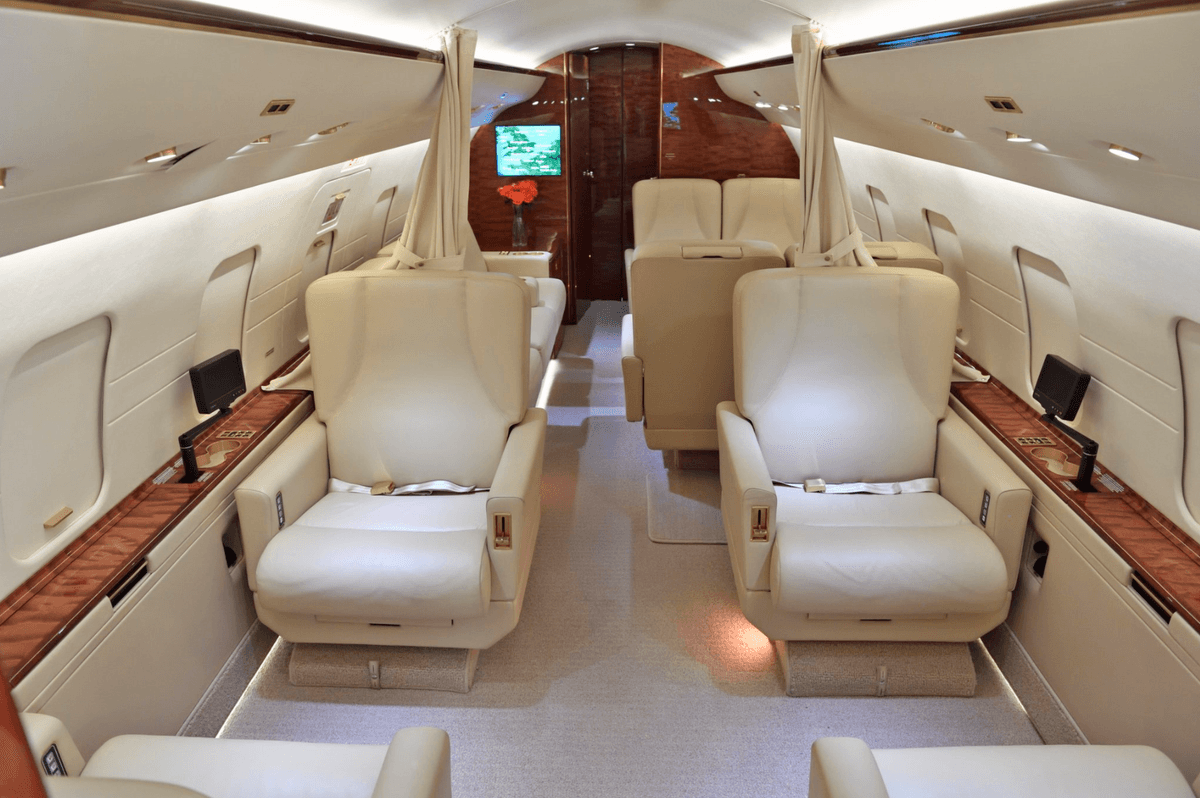 Challenger 604 C-FHHM