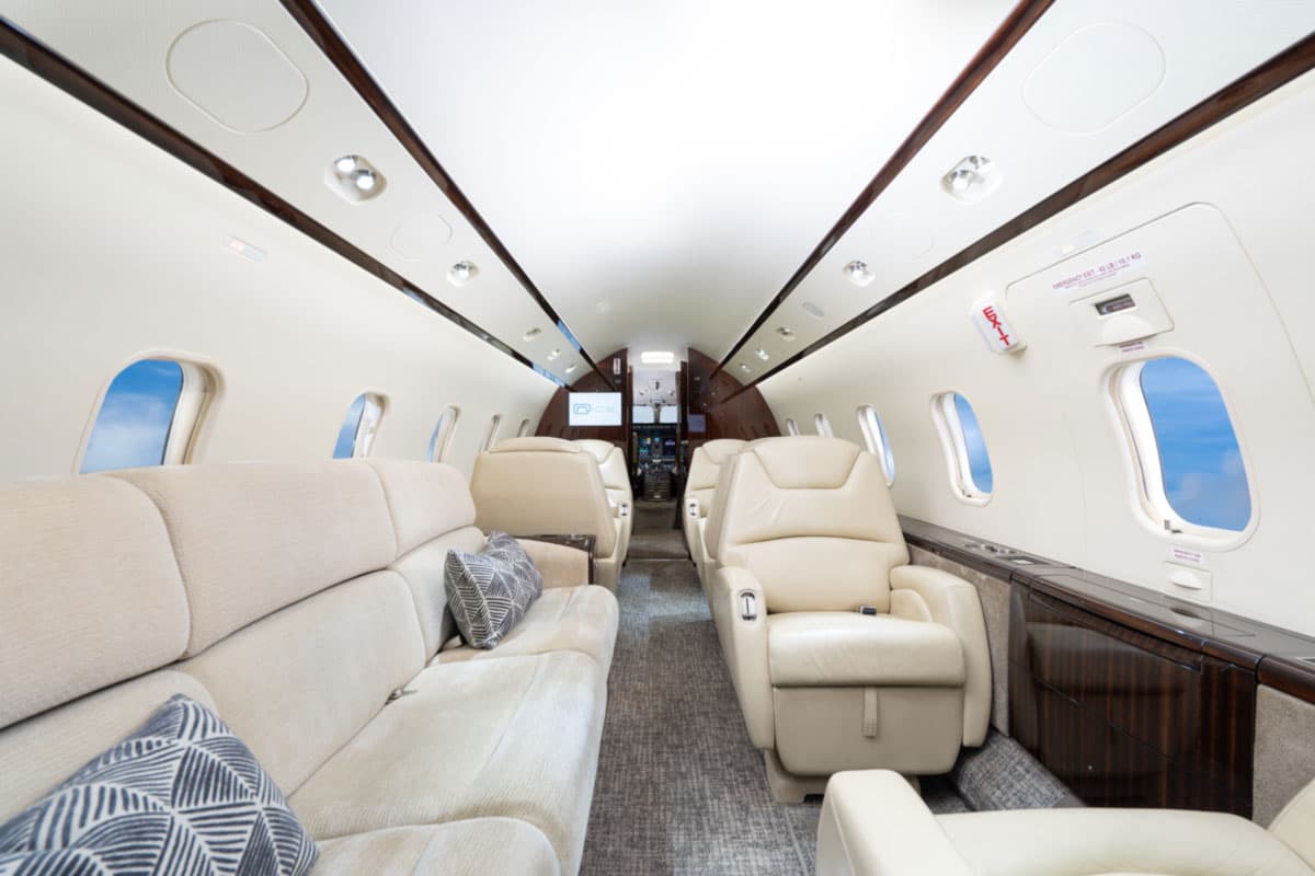 Challenger 300 C-FIOV
