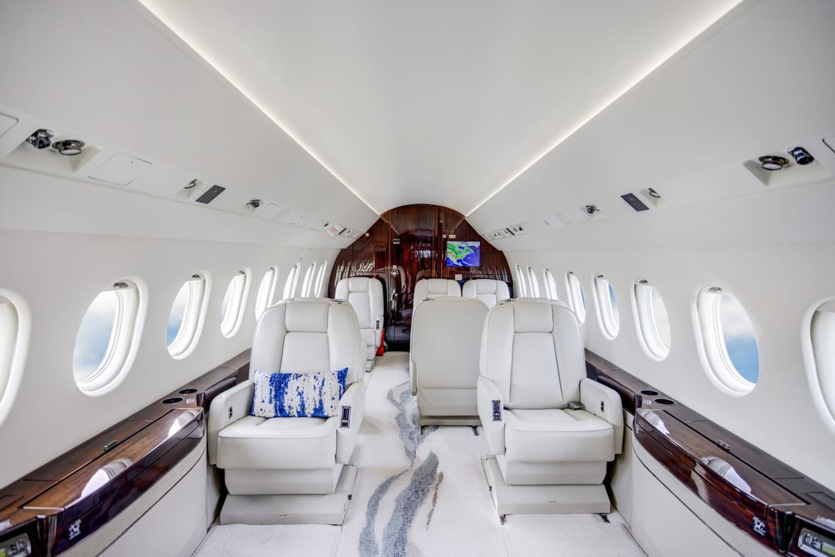 Falcon 2000LX C-FJFW