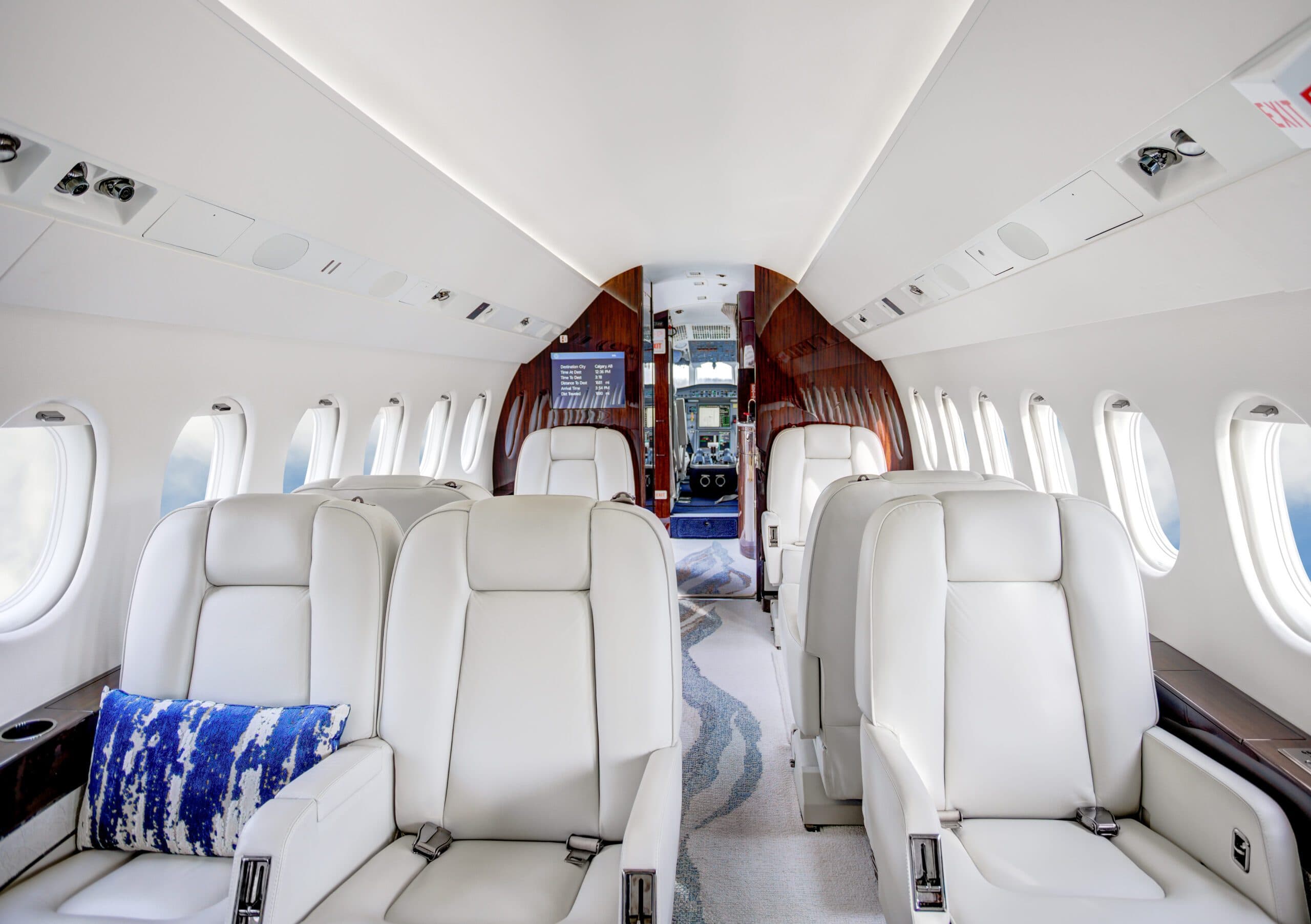 Falcon 2000LX C-FJFW