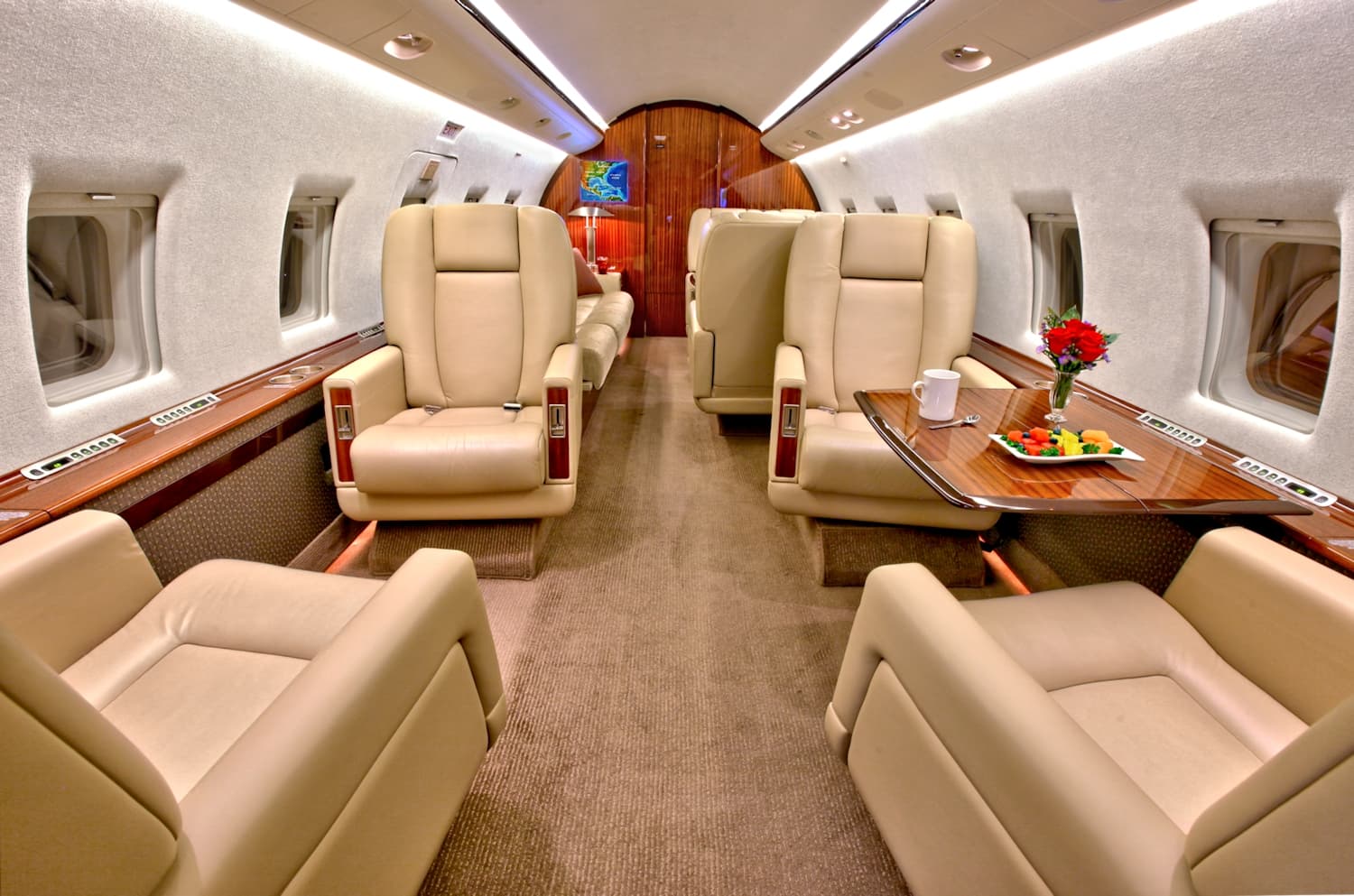 Challenger 604 C-FKGY