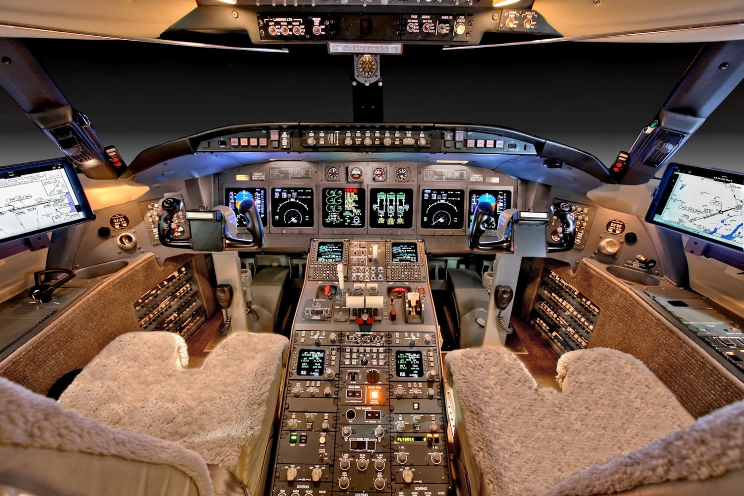 Challenger 604 C-FKGY